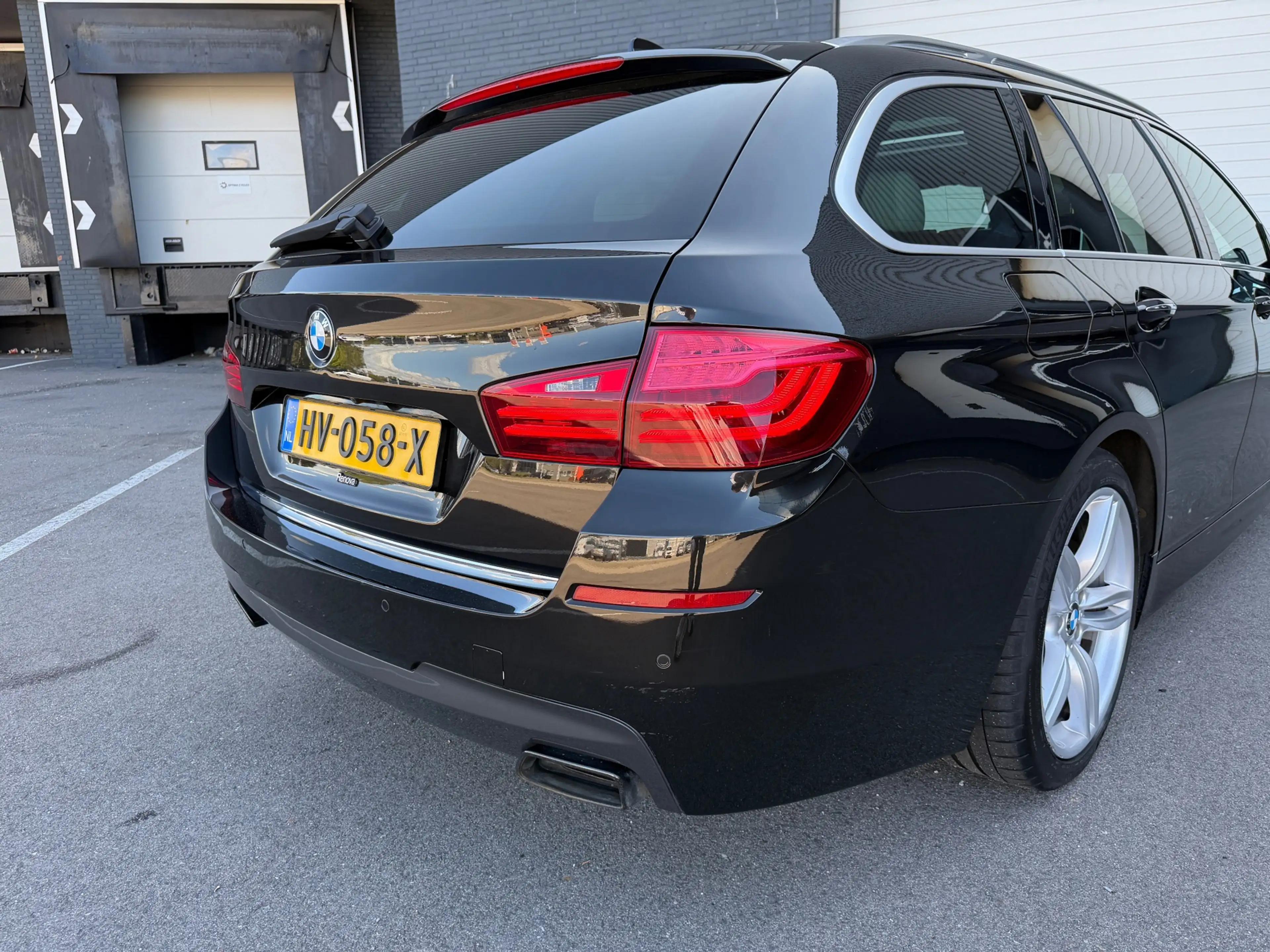 BMW M550 5-serie Touring M550xd INDIVIDUAL/PANO/LEDER/360/A — photo 12