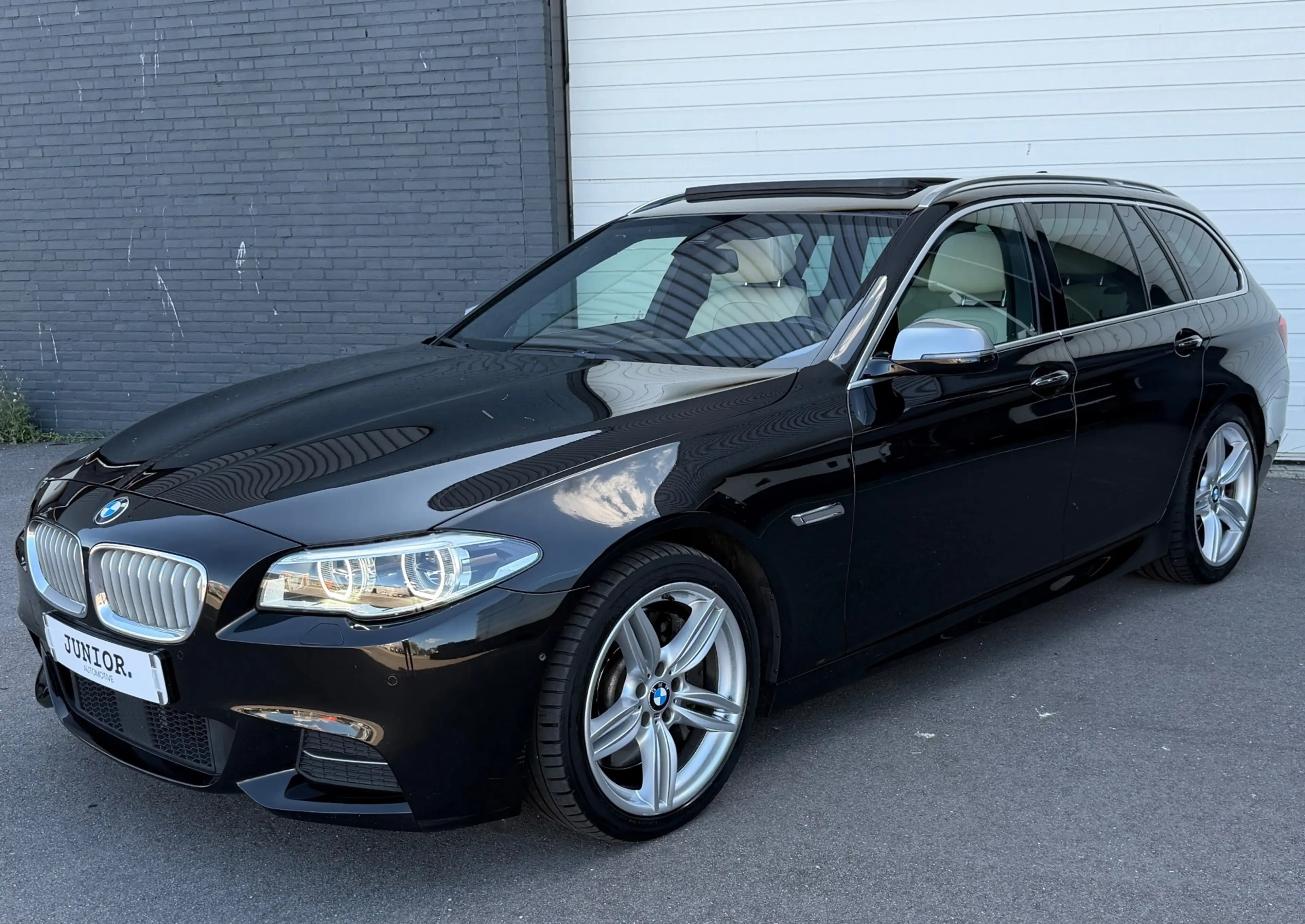 BMW M550 5-serie Touring M550xd INDIVIDUAL/PANO/LEDER/360/A — photo 2