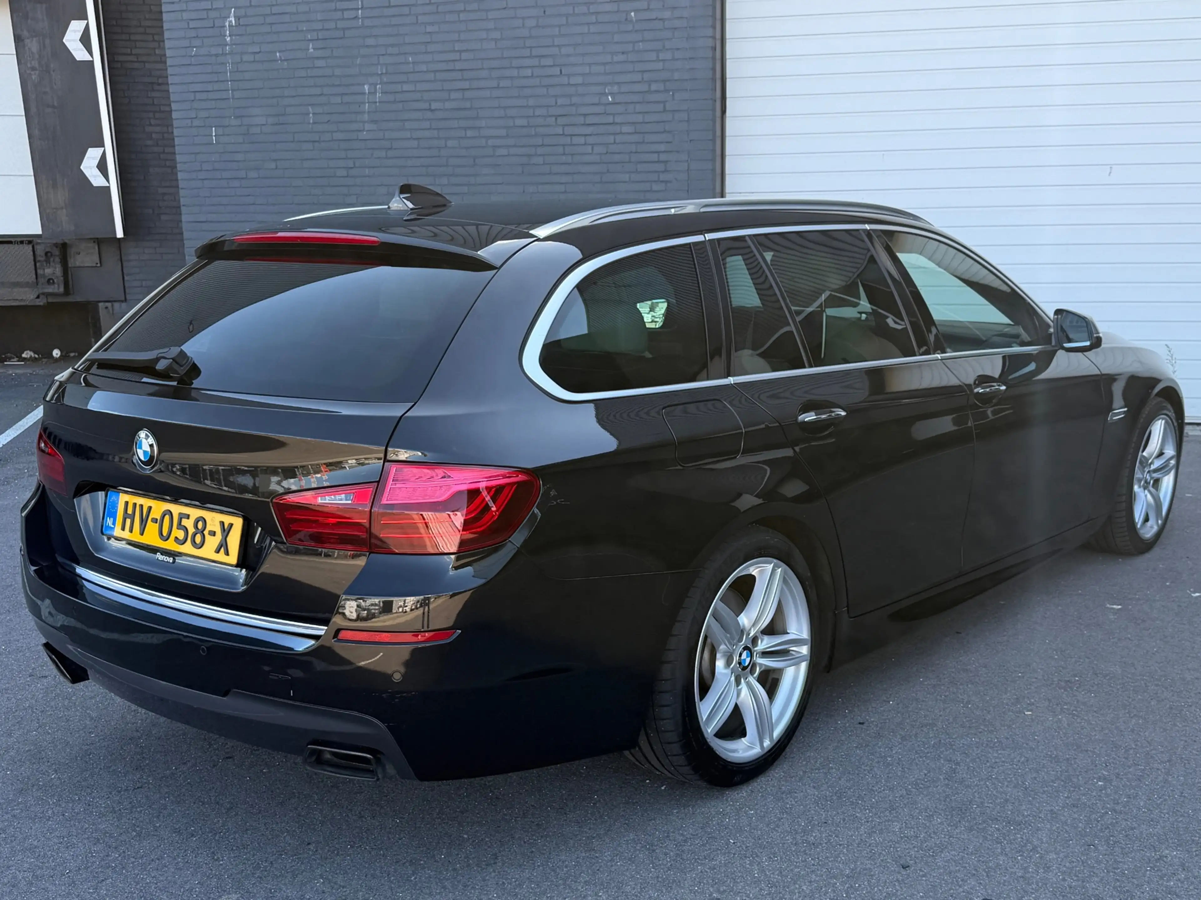 BMW M550 5-serie Touring M550xd INDIVIDUAL/PANO/LEDER/360/A — photo 8