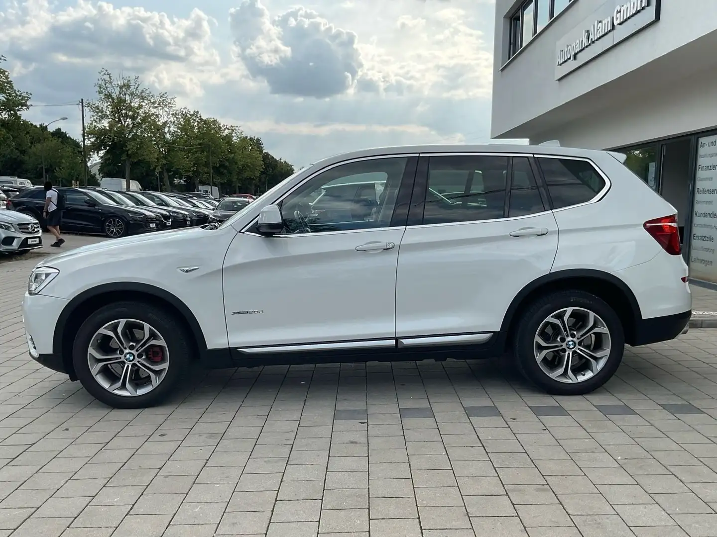 BMW X3 xDrive 20 d xLine LED Navi RFK Teilleder HiFi Weiß - 2