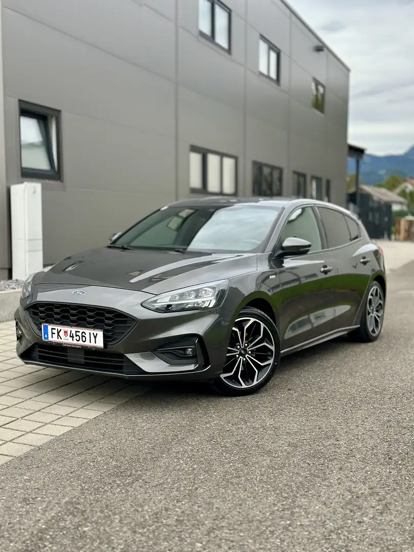 Ford Focus 1,0 ST-Line, Vollausstattung, 8-fach, Sitz&Lenk-Hz Grau - 1