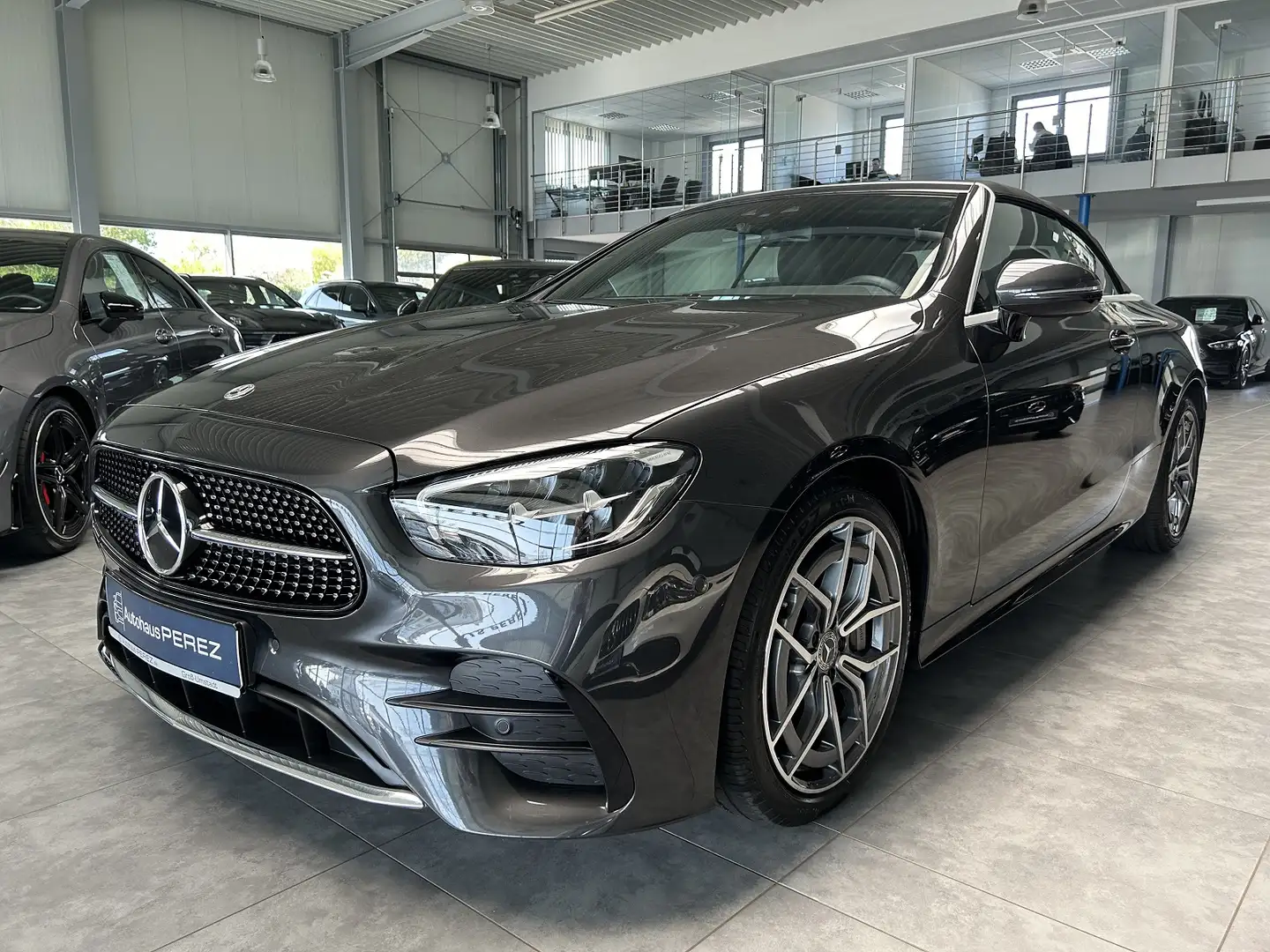 Mercedes-Benz E 300 Cabrio AMG DISTRONIC PLUS-MULTIKONTUR Grau - 2