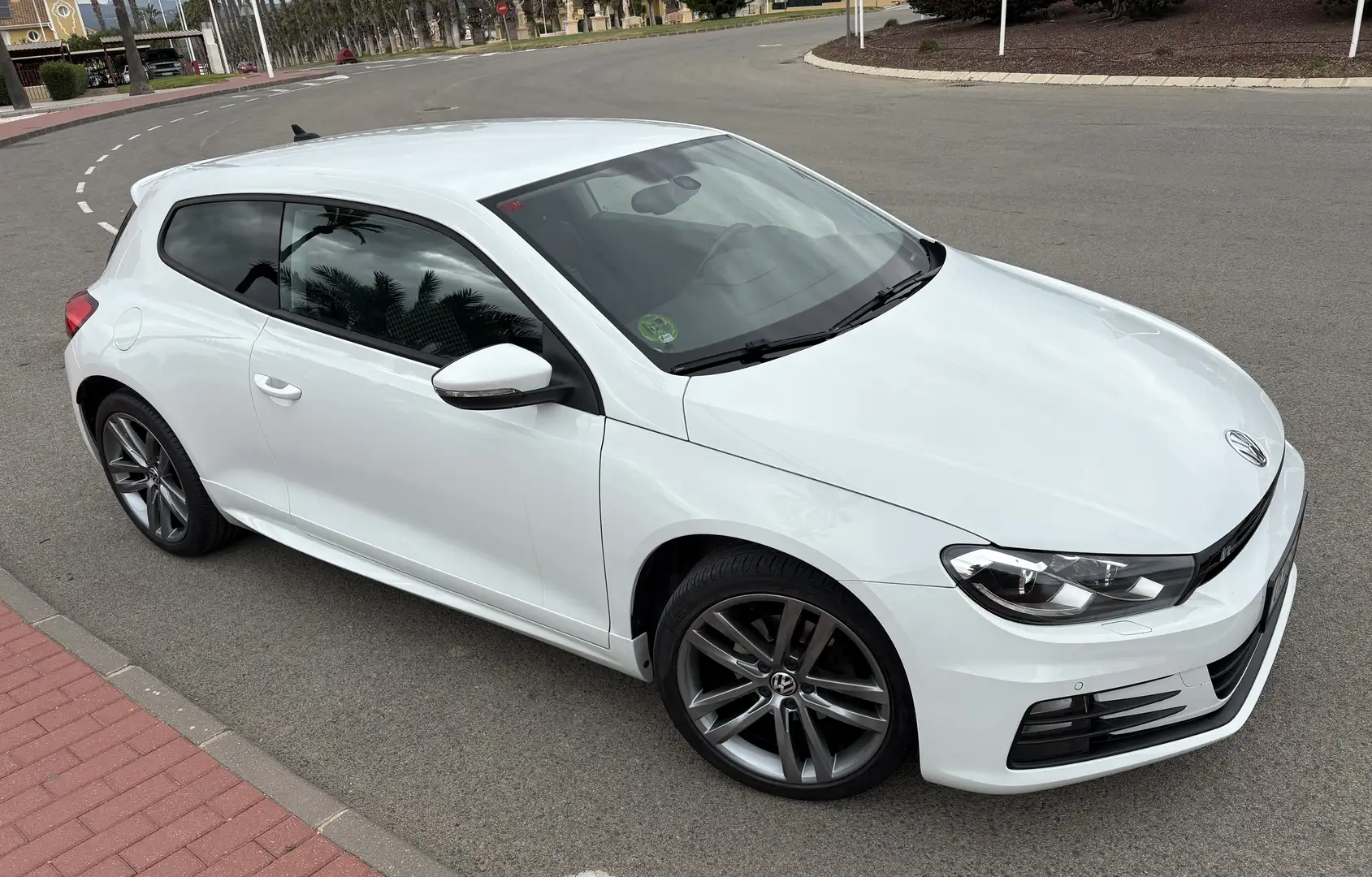 Volkswagen Scirocco 2.0 TDI R-Line (Blue Motion Technologie) - 2