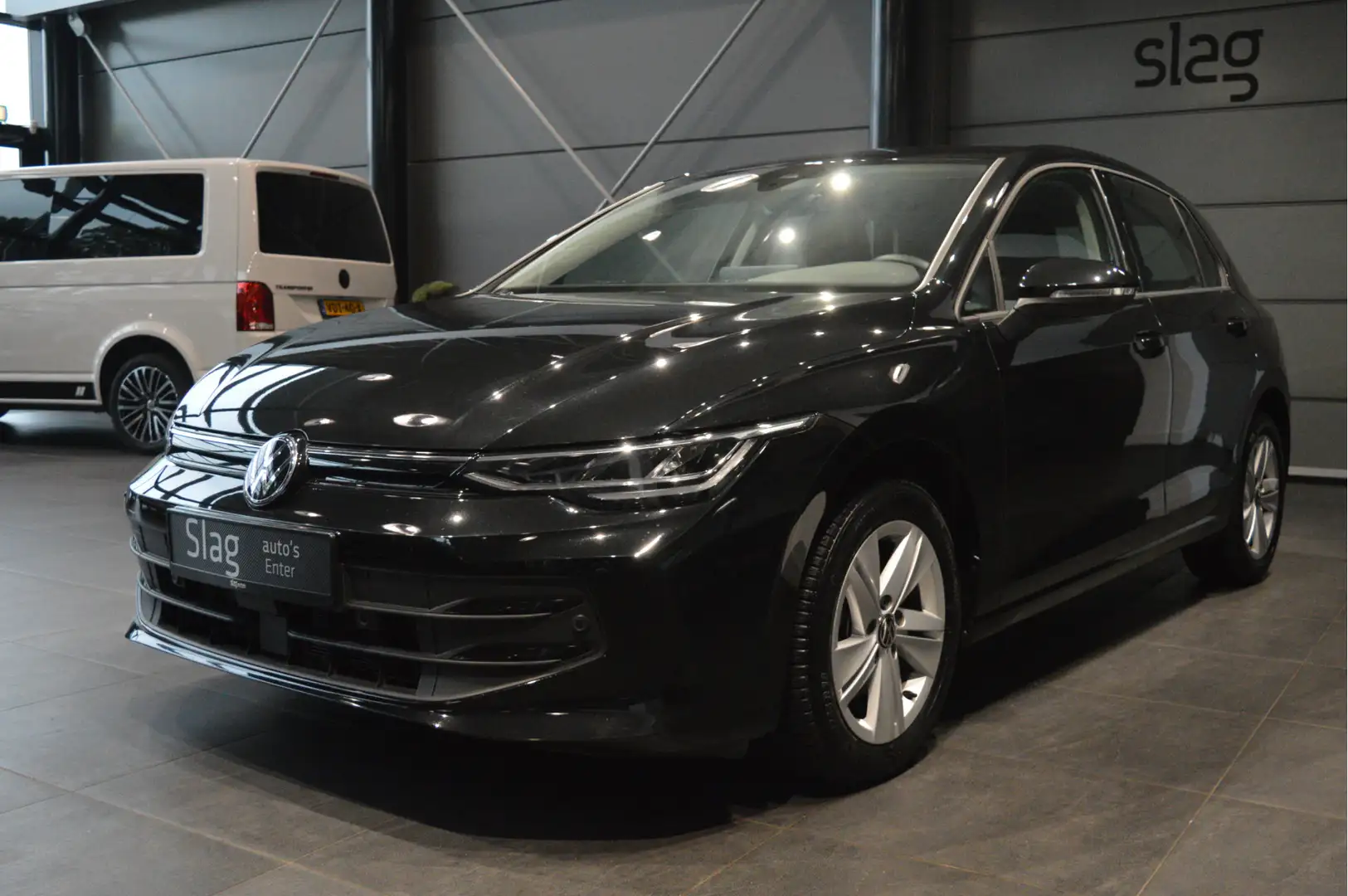 Volkswagen Golf 1.5 TSI Life navi clima cruise trekhaak facelift m Zwart - 2