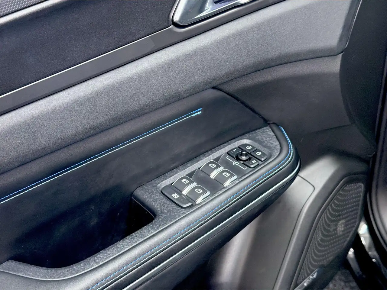 Lynk & Co 01 1.5 MY22 - Een zwarte belofte op vier wielen! 36