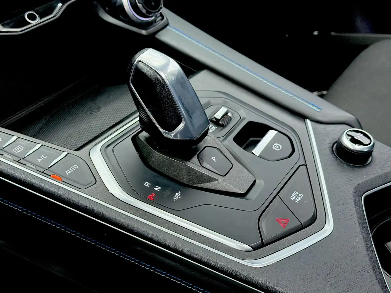 Lynk & Co 01 1.5 MY22 - Een zwarte belofte op vier wielen! 21