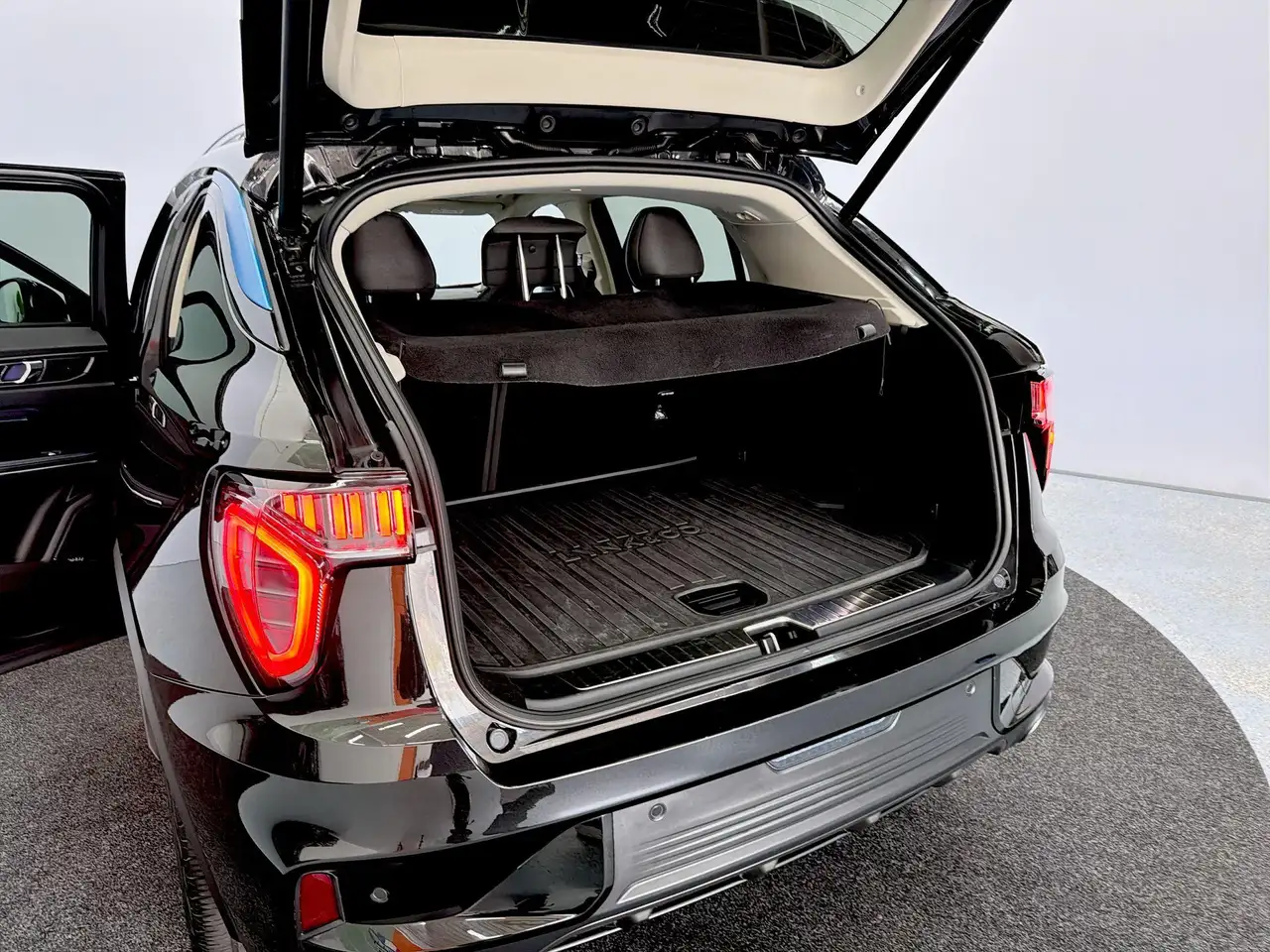 Lynk & Co 01 1.5 MY22 - Een zwarte belofte op vier wielen! 13