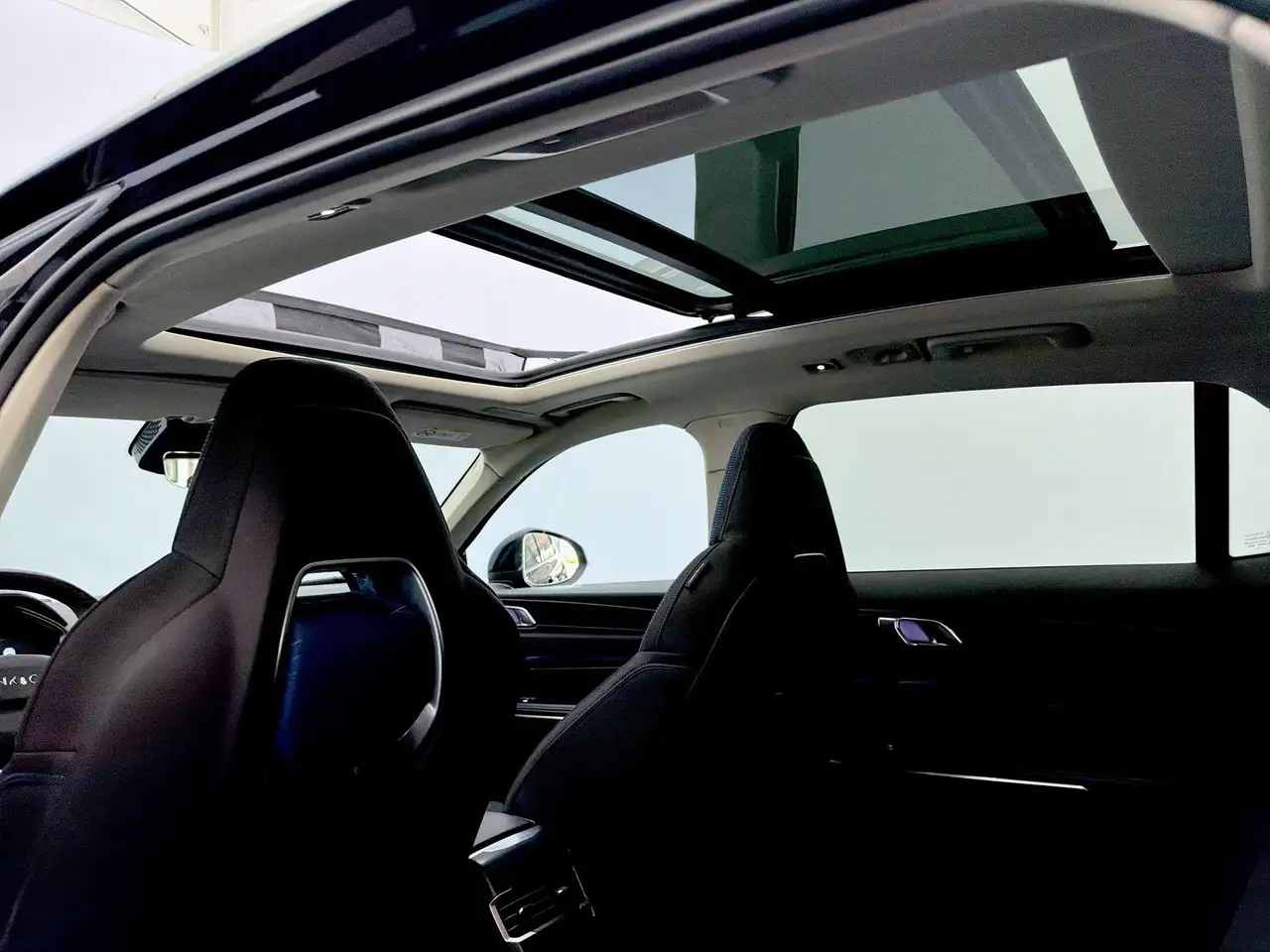 Lynk & Co 01 1.5 MY22 - Een zwarte belofte op vier wielen! 24