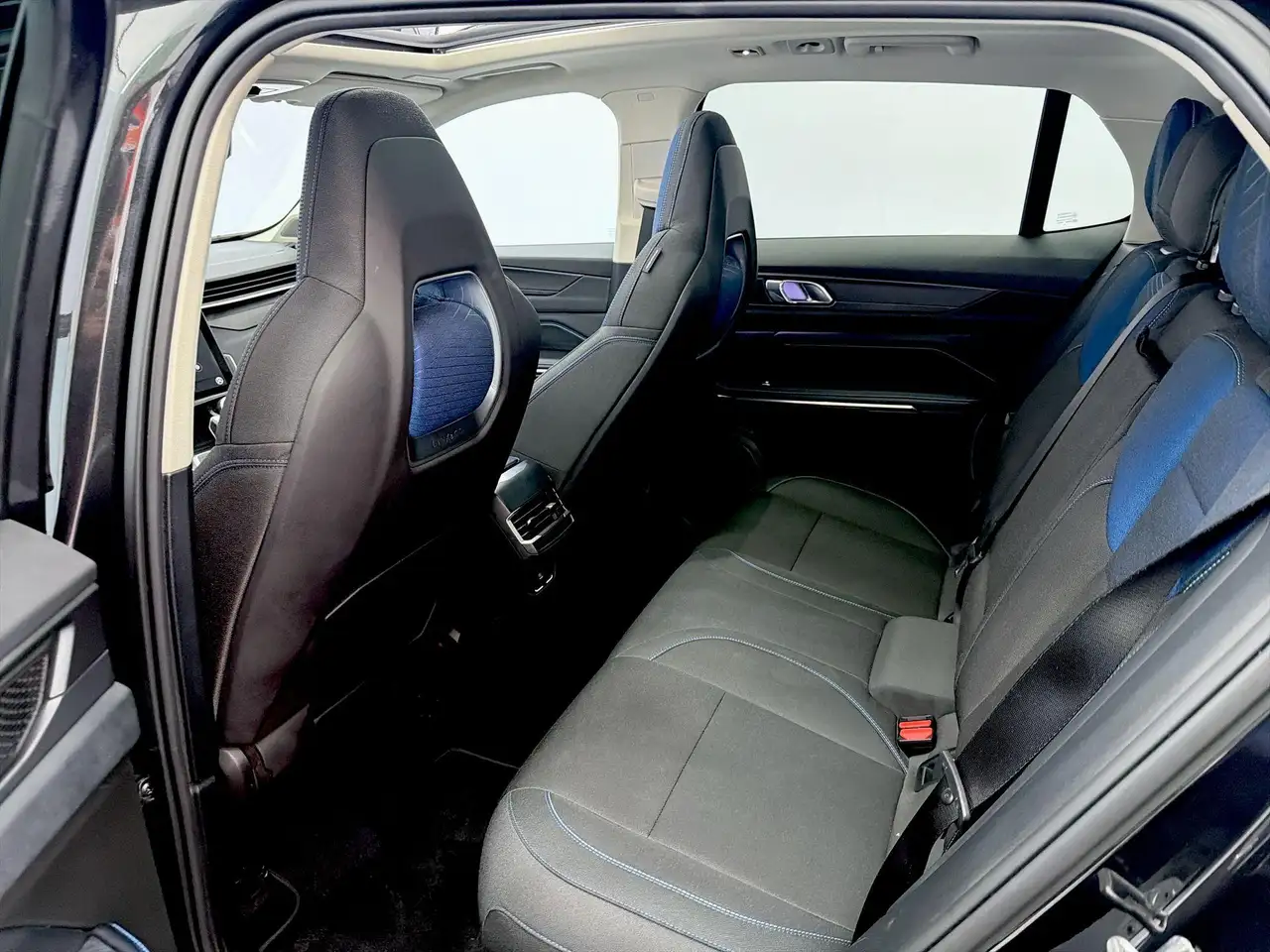 Lynk & Co 01 1.5 MY22 - Een zwarte belofte op vier wielen! 32