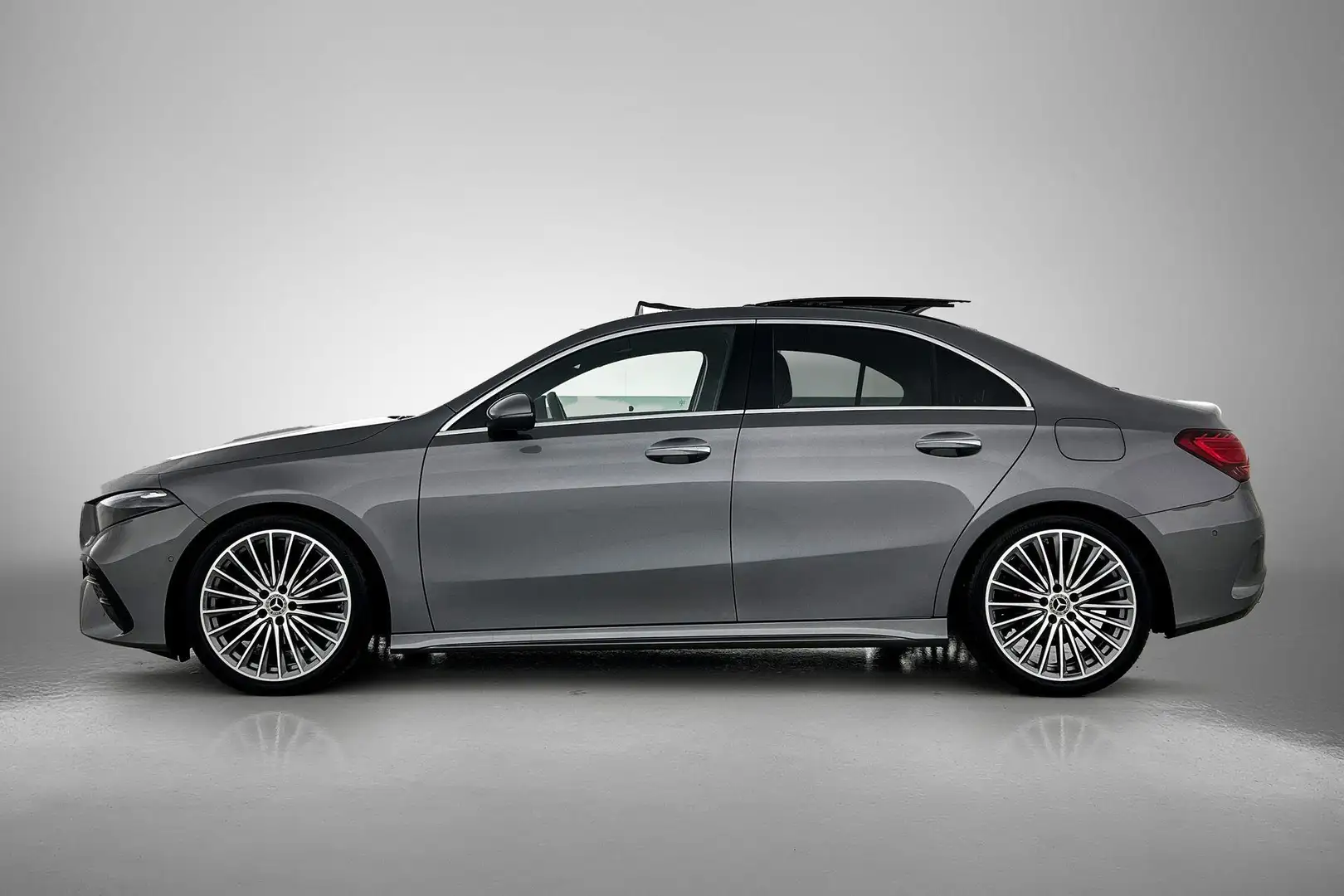 Mercedes-Benz A 180 A Limousine Automaat AMG Line | Premium Pakket | P Grijs - 2