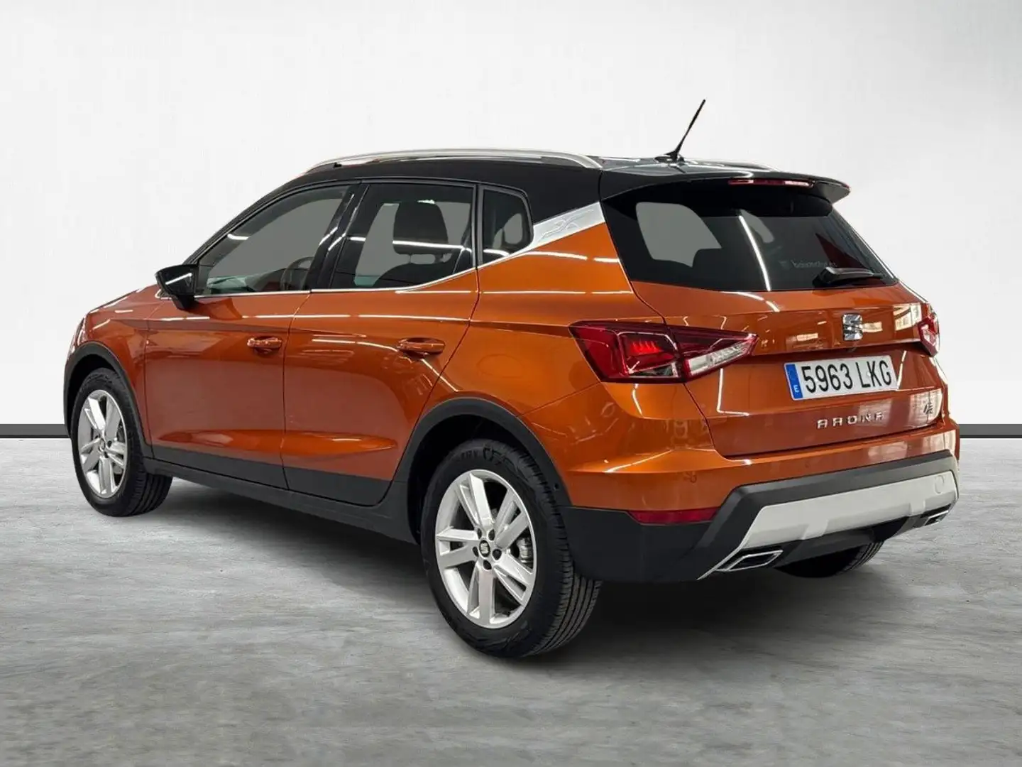 SEAT Arona 1.0 TSI Ecomotive S&S FR 115 Oranje - 2