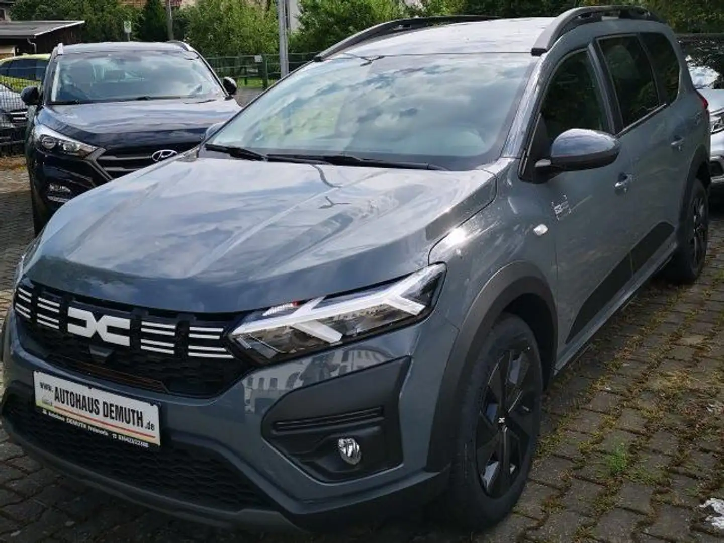 Dacia Jogger TCe 110 Extreme Gri - 1