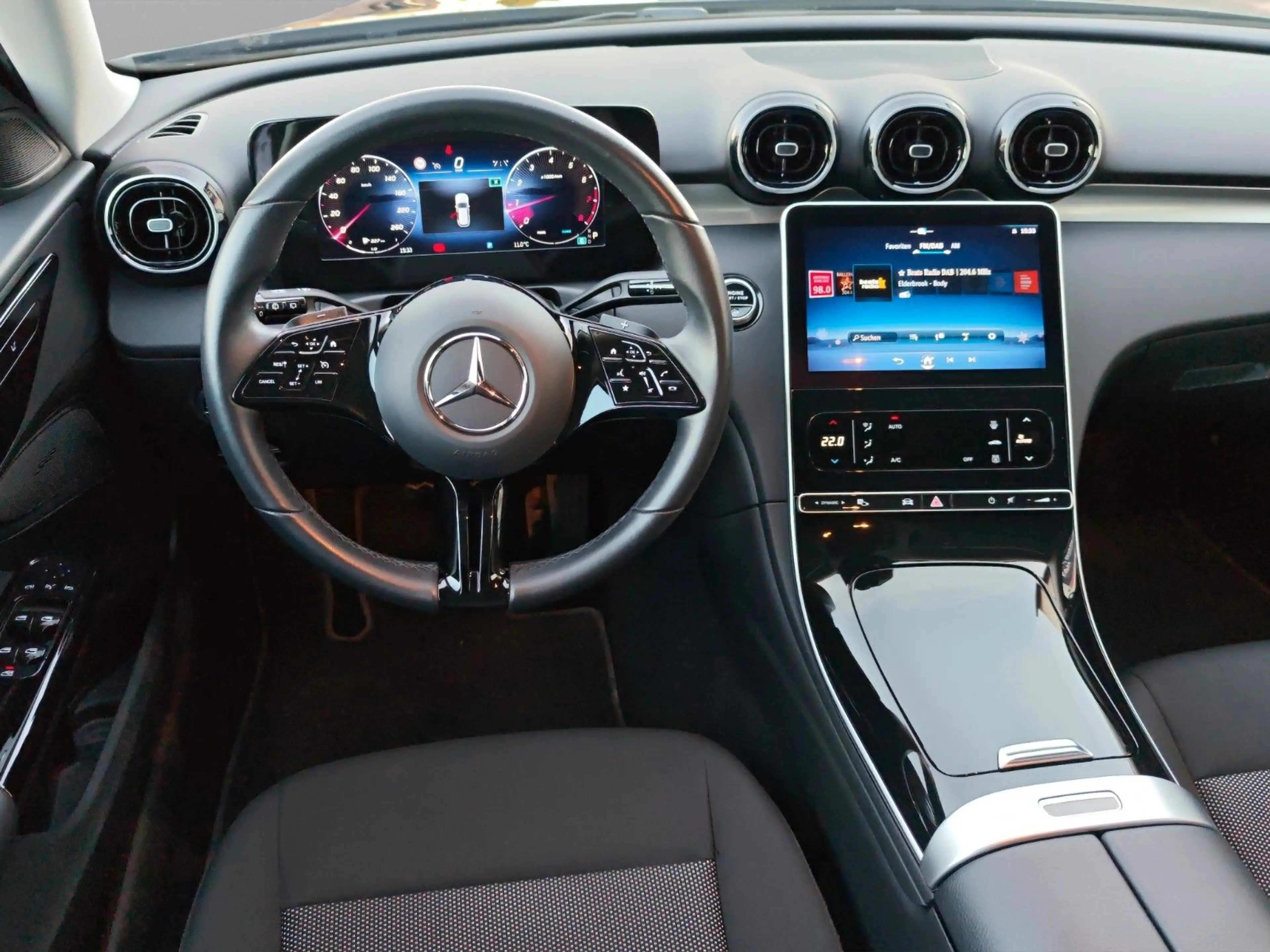 Mercedes-Benz C 180 T-Modell Automatik LED Kamera Navi — photo 10