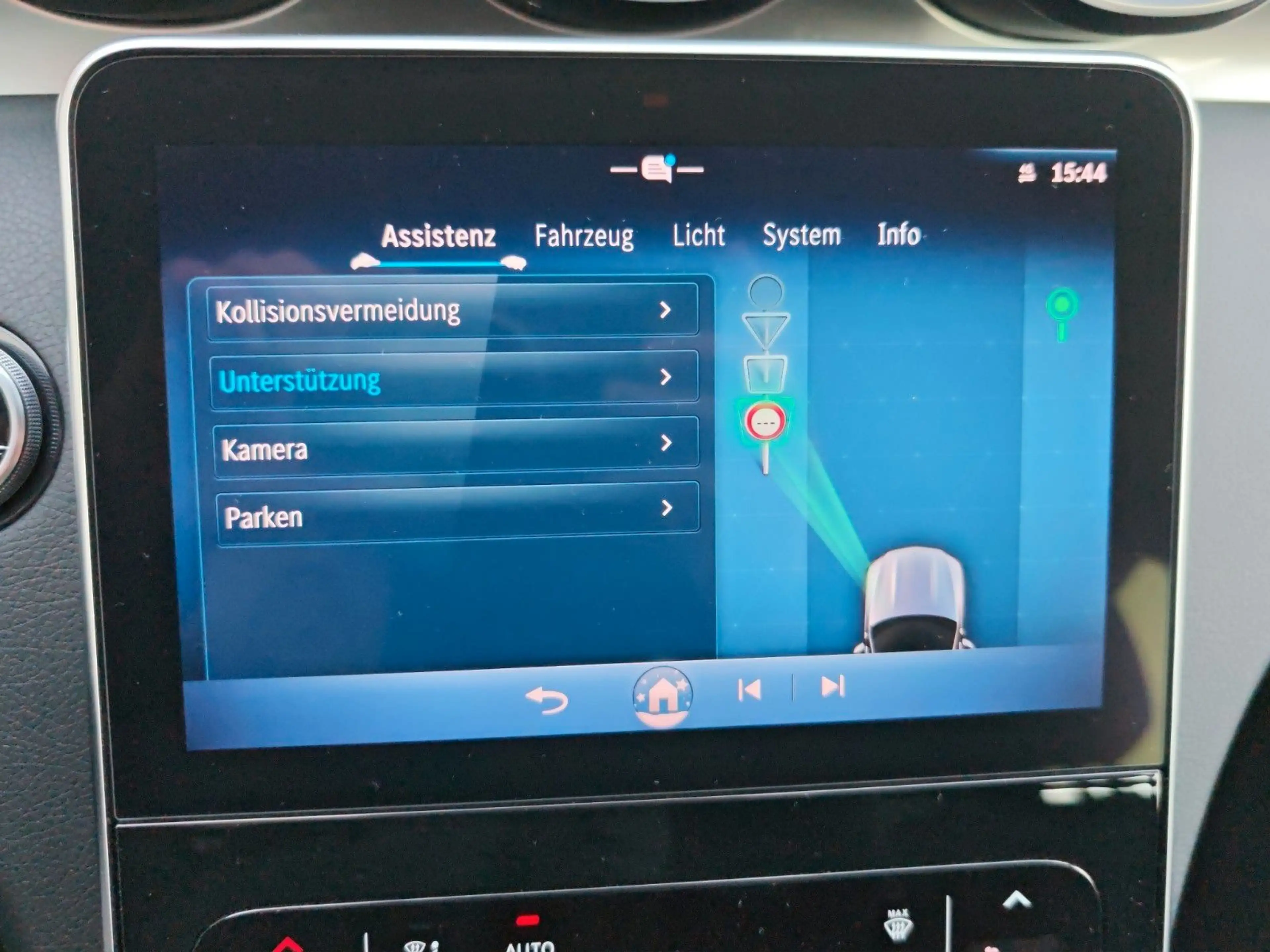 Mercedes-Benz C 180 T-Modell Automatik LED Kamera Navi — photo 13