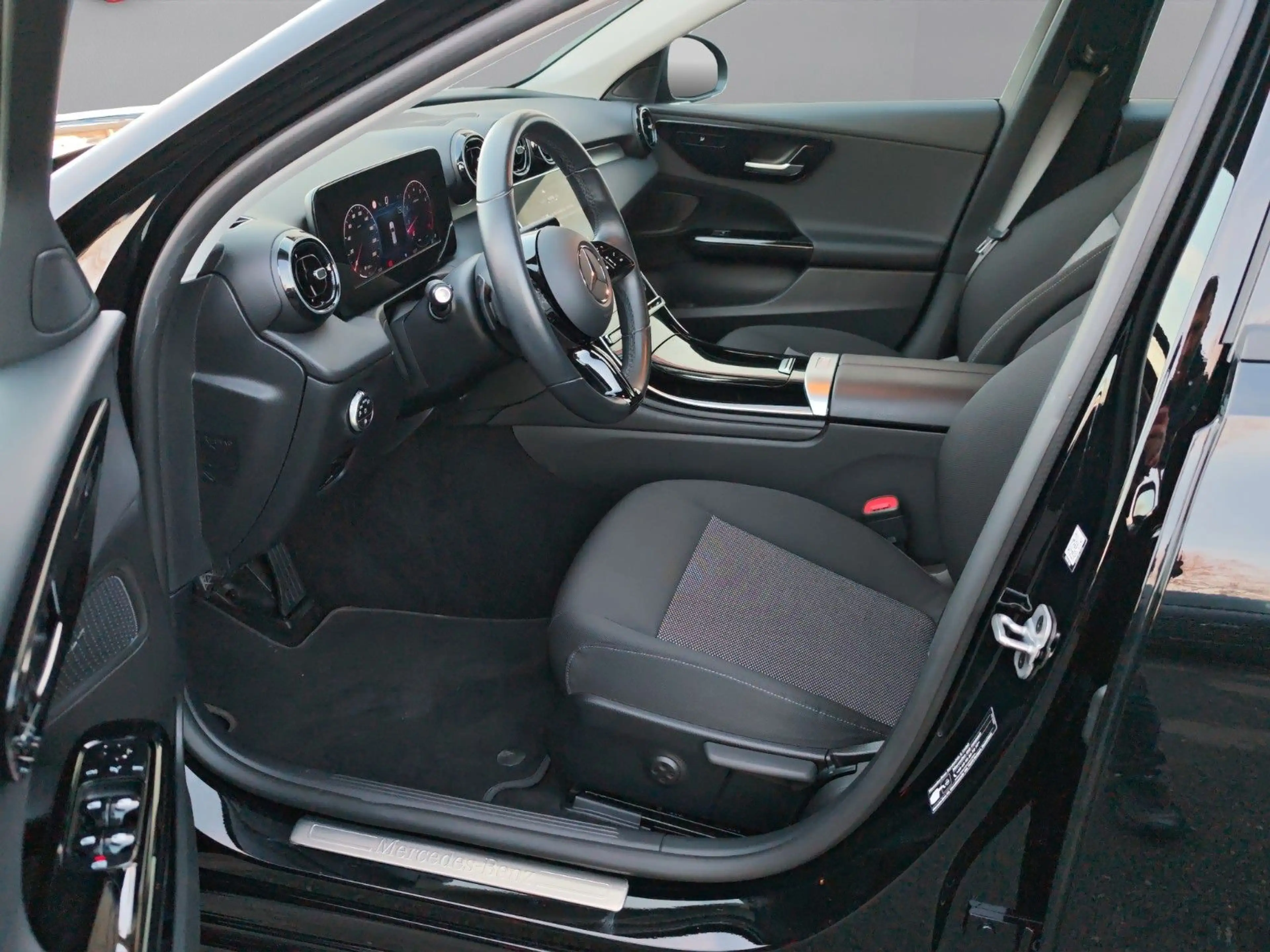 Mercedes-Benz C 180 T-Modell Automatik LED Kamera Navi — photo 9