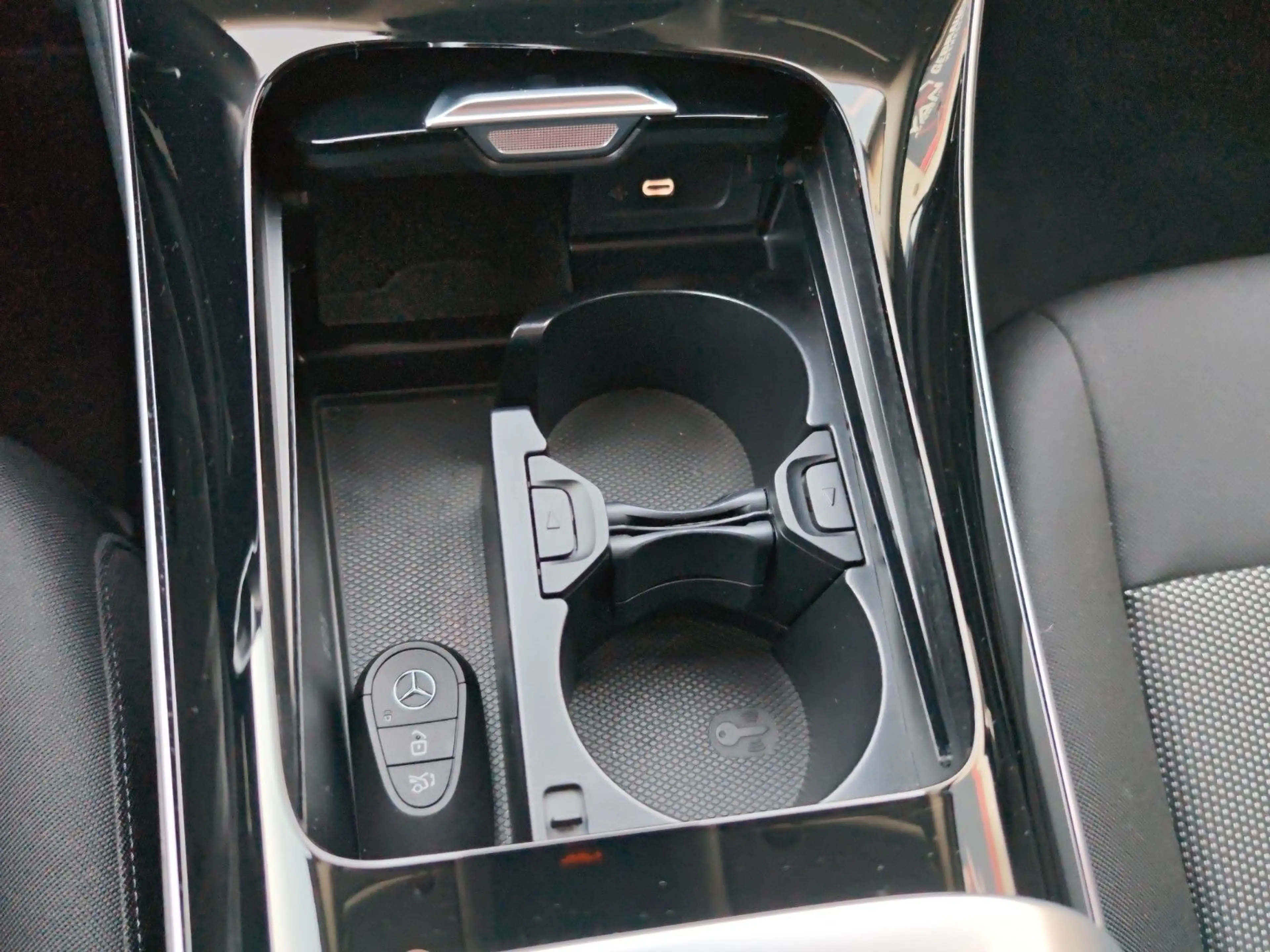 Mercedes-Benz C 180 T-Modell Automatik LED Kamera Navi — photo 14