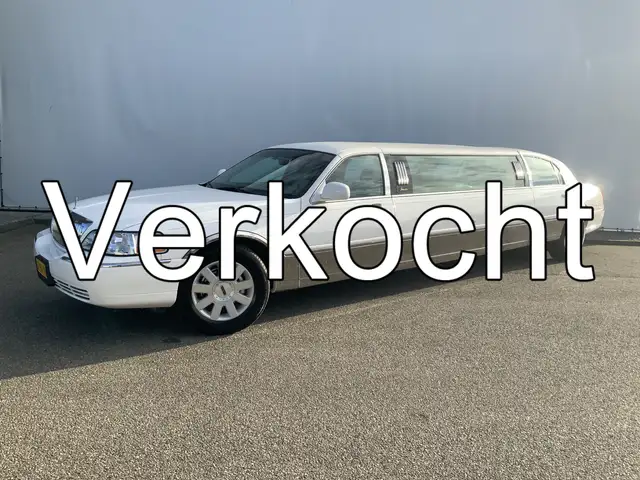 Lincoln Town Car 4.6 Signature Limousine Airco Cruise TV Bar Volle
