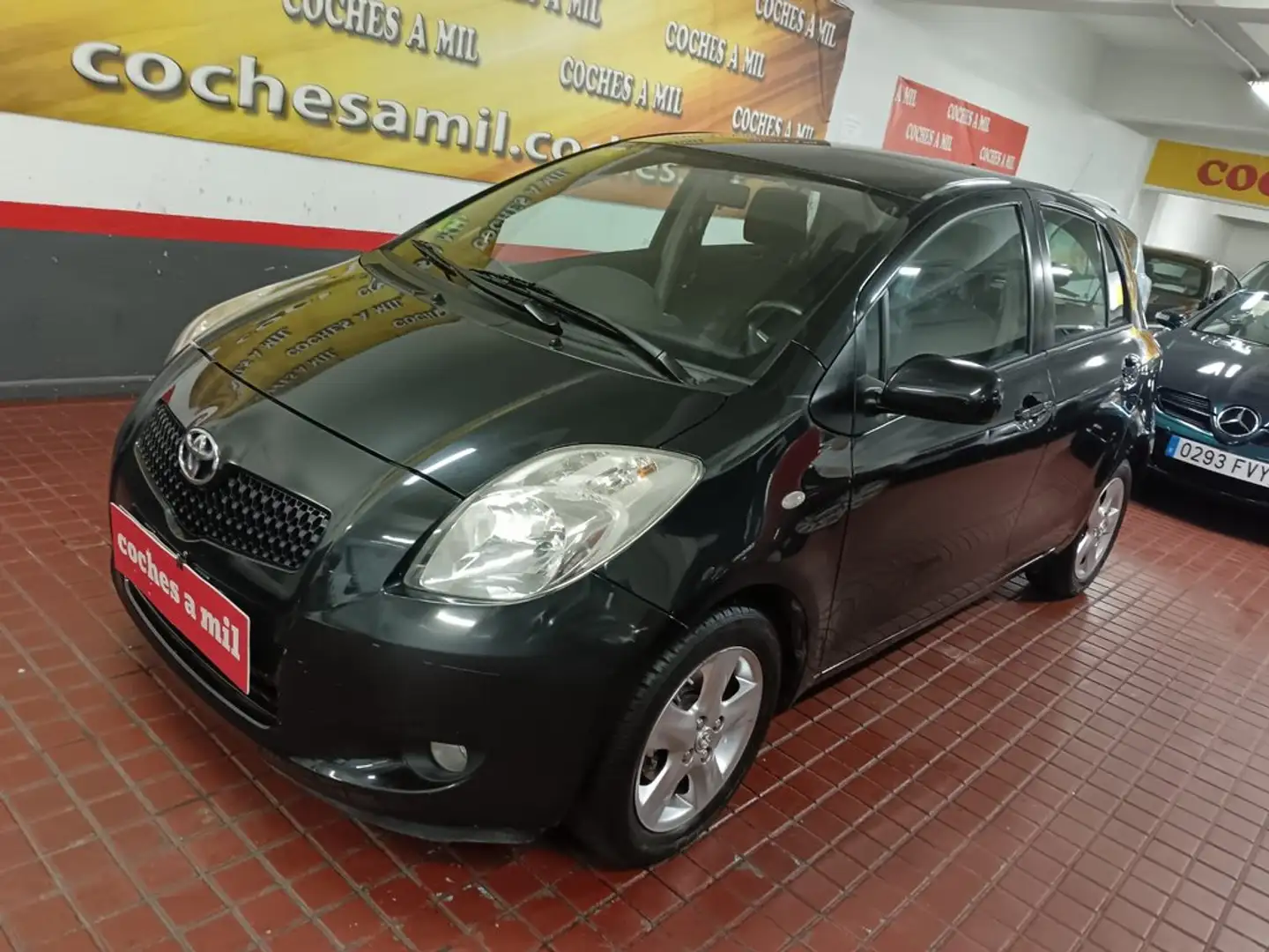 Toyota Yaris 1.3 VVT-i Sol Noir - 2