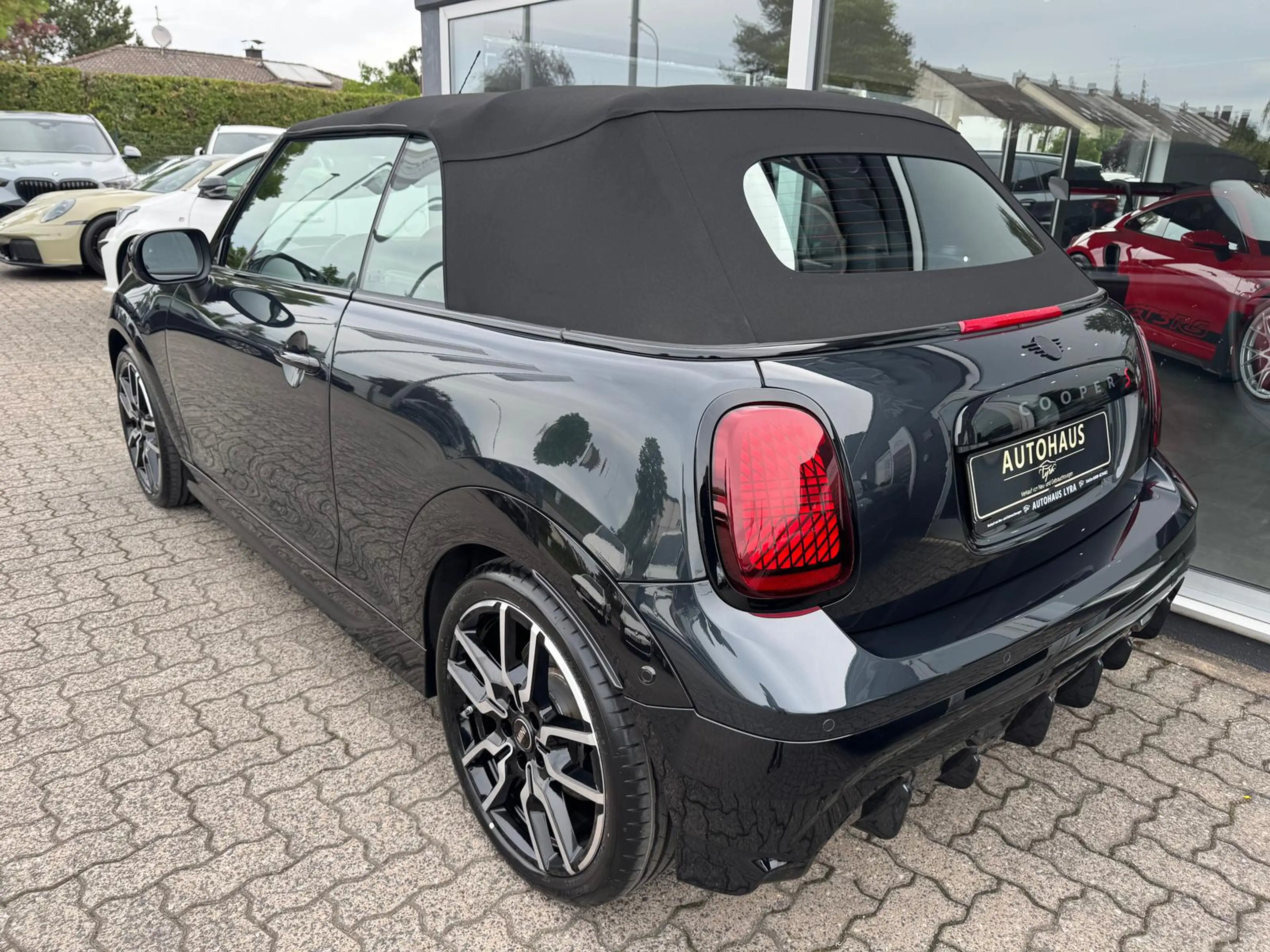 MINI Cooper S Cabrio JCW*NAVI*360°KAMERA*HUD*H&K* — photo 6