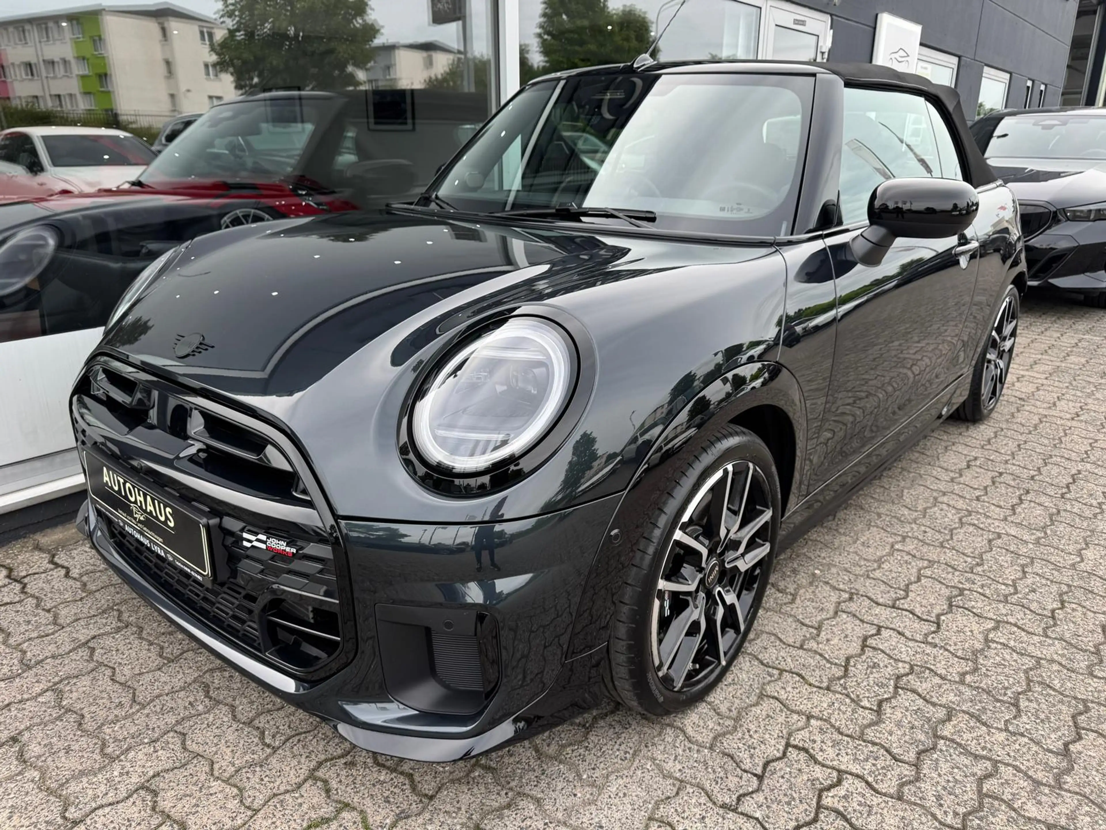 MINI Cooper S Cabrio JCW*NAVI*360°KAMERA*HUD*H&K* — photo 3
