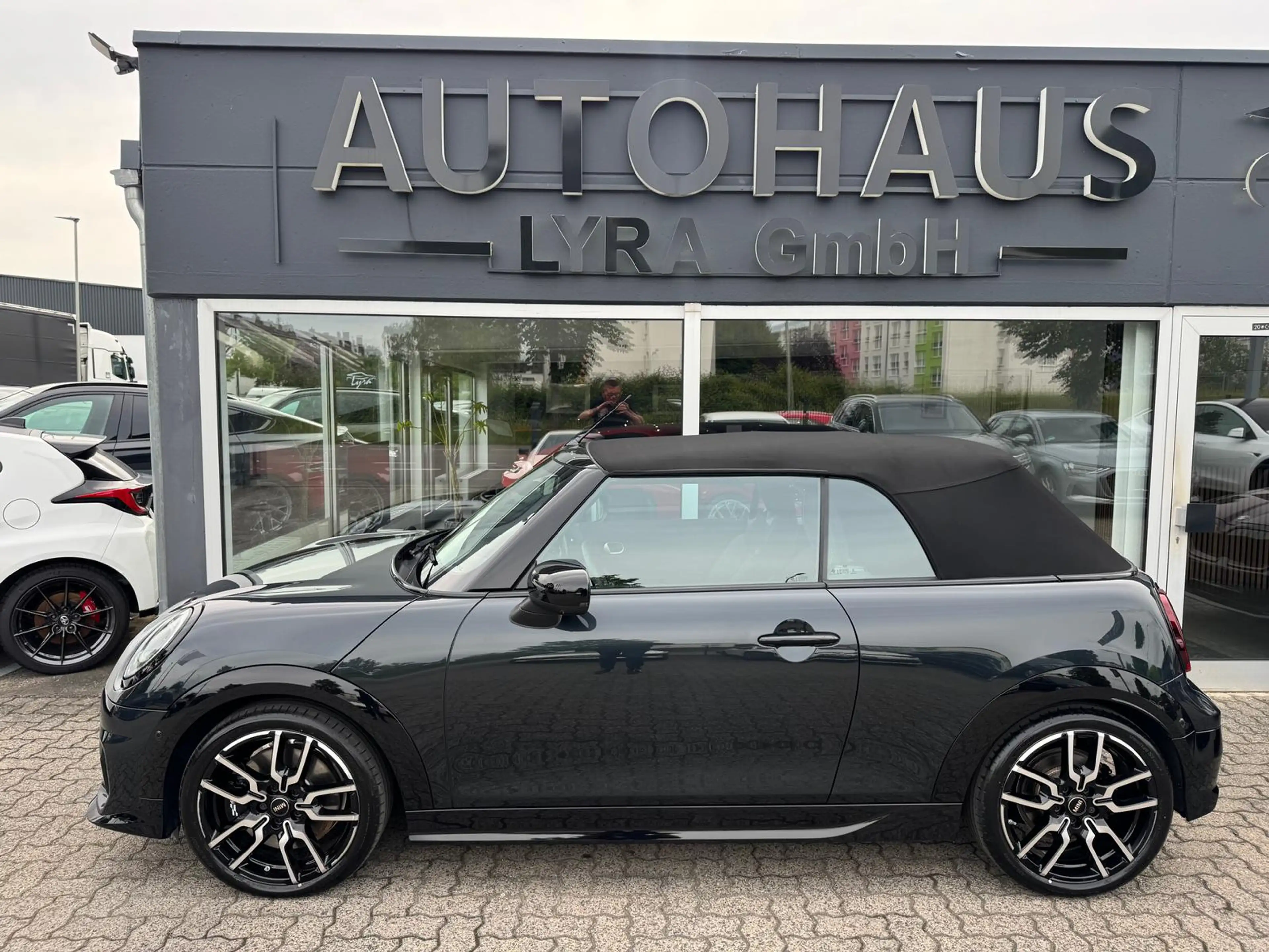 MINI Cooper S Cabrio JCW*NAVI*360°KAMERA*HUD*H&K* — photo 4