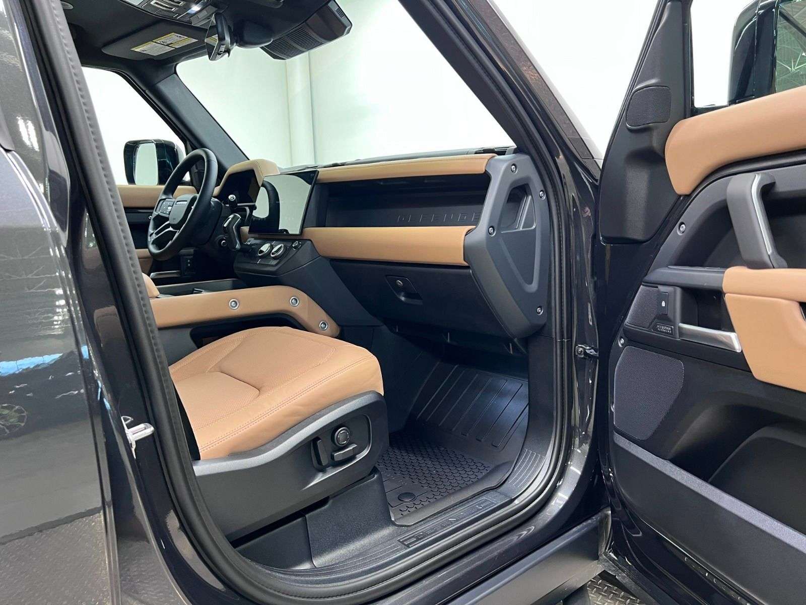 2026 Land Rover Defender 110 P400 X-DYNAMIC SE thumb 28