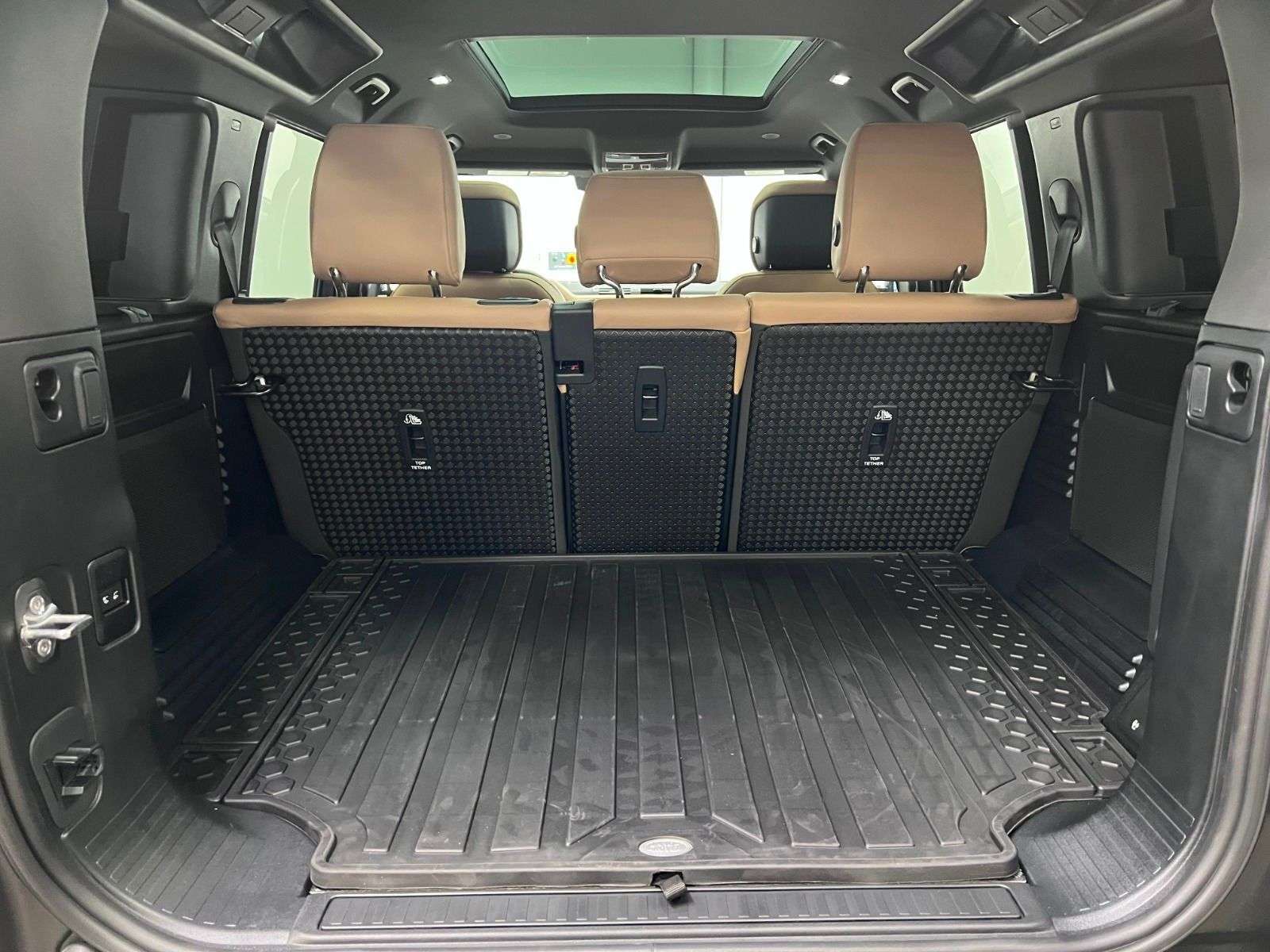 2026 Land Rover Defender 110 P400 X-DYNAMIC SE thumb 10