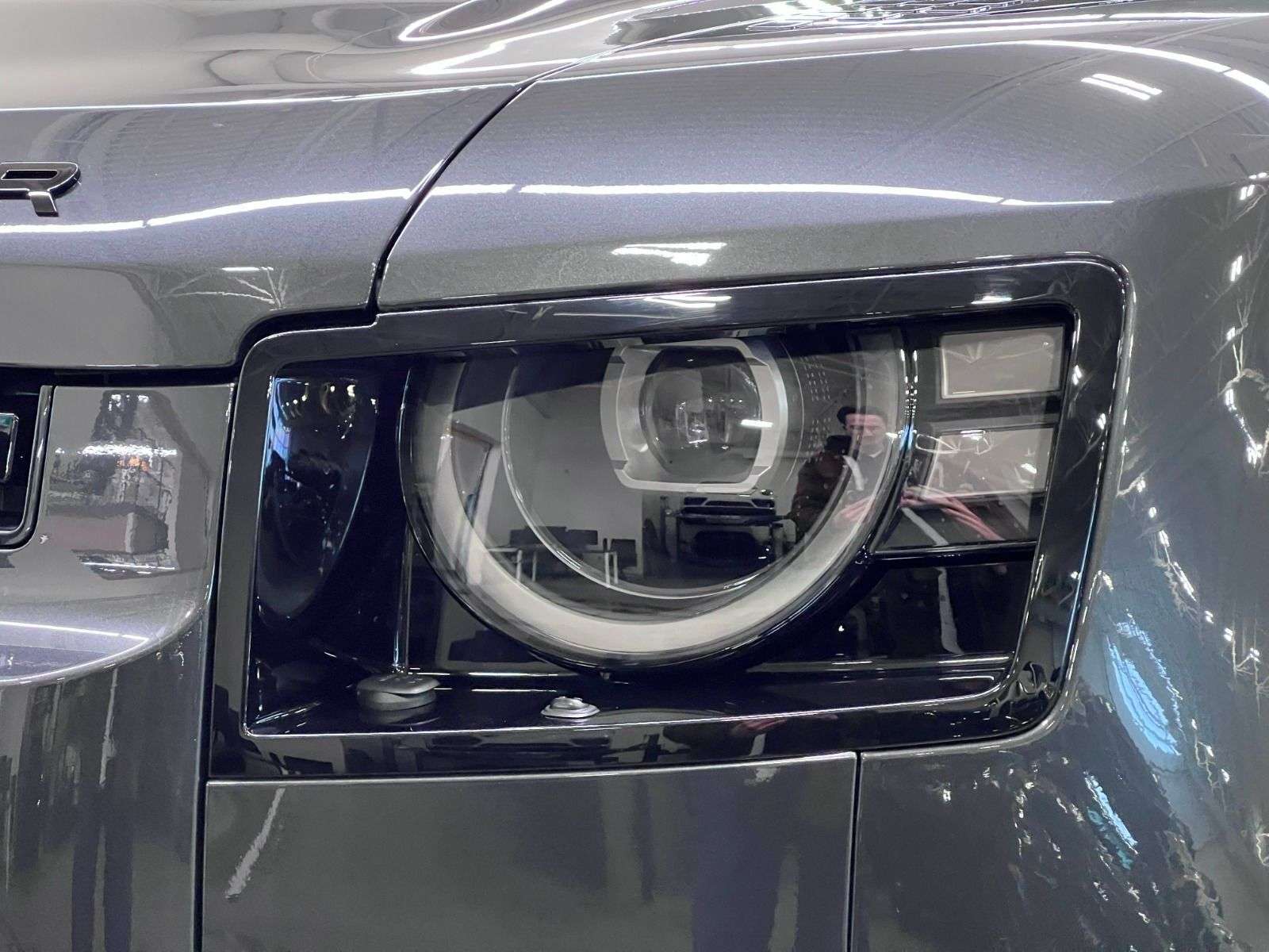 2026 Land Rover Defender 110 P400 X-DYNAMIC SE alt 3