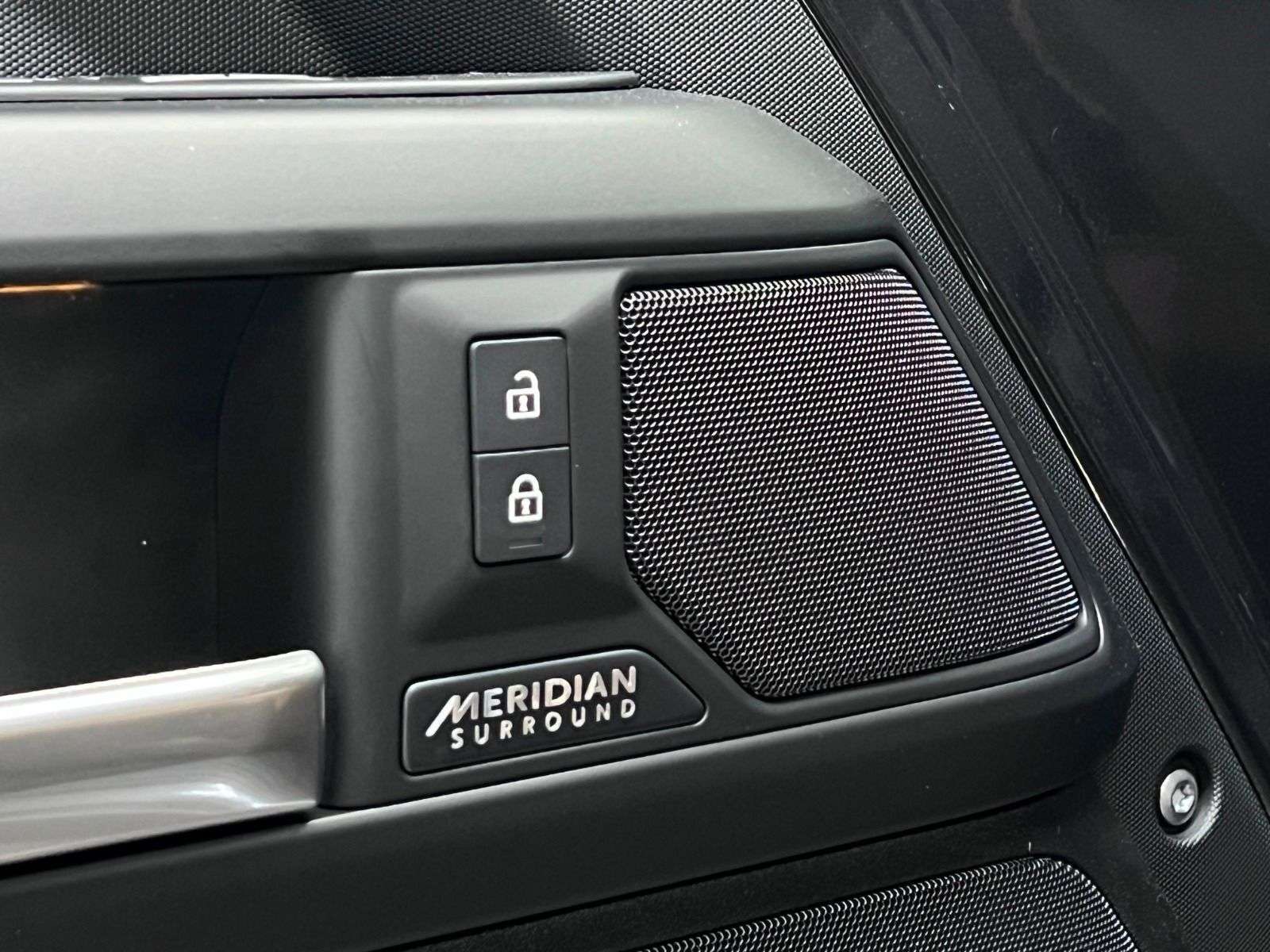 2026 Land Rover Defender 110 P400 X-DYNAMIC SE thumb 31