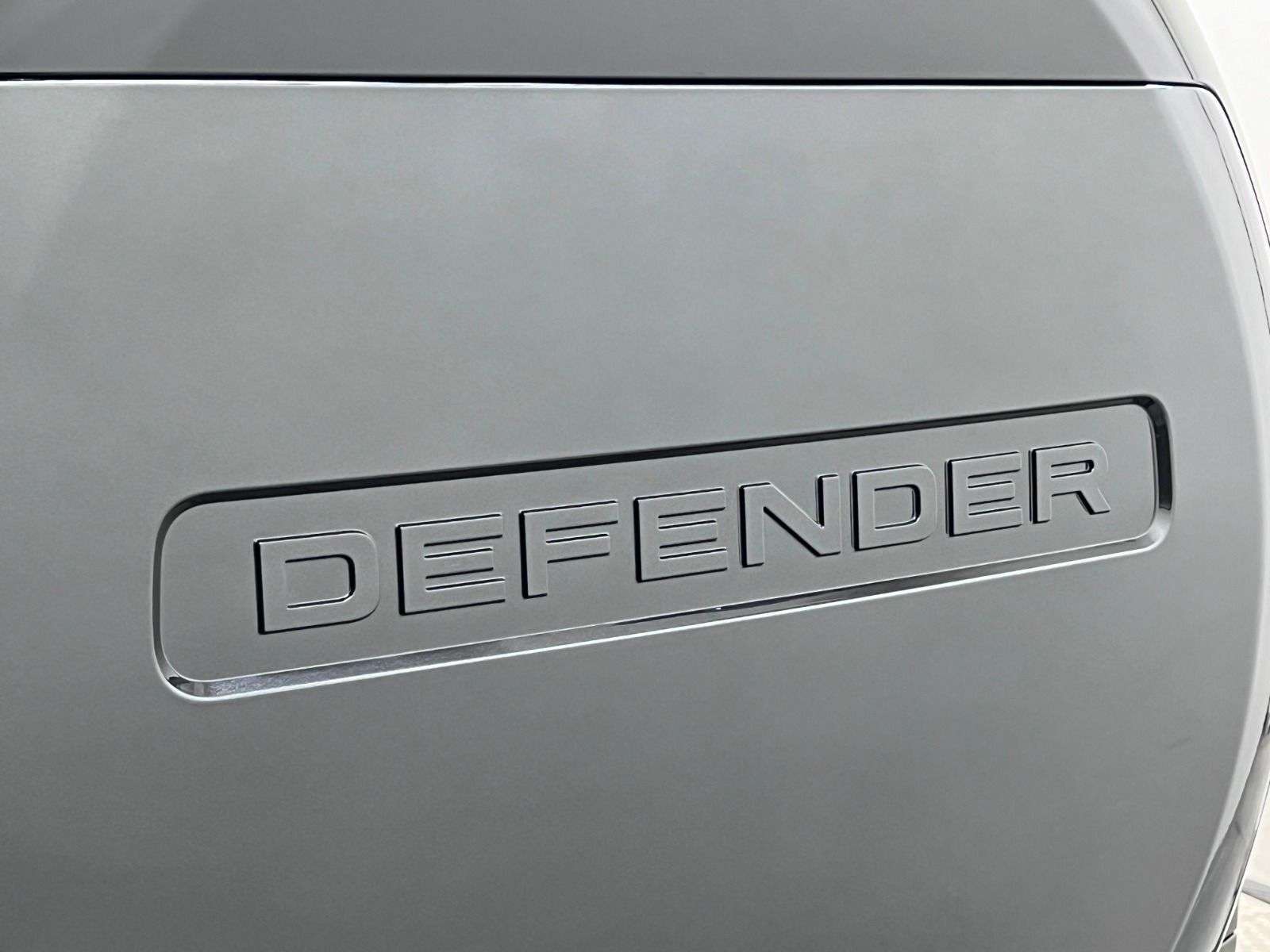 2026 Land Rover Defender 110 P400 X-DYNAMIC SE thumb 11