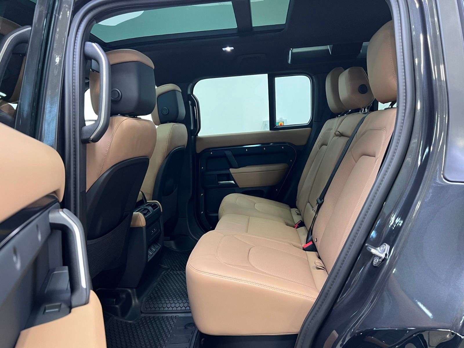2026 Land Rover Defender 110 P400 X-DYNAMIC SE thumb 26
