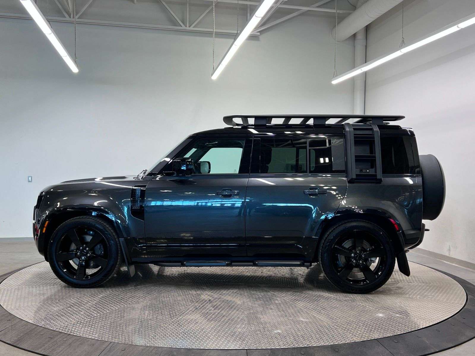 2026 Land Rover Defender 110 P400 X-DYNAMIC SE alt 5