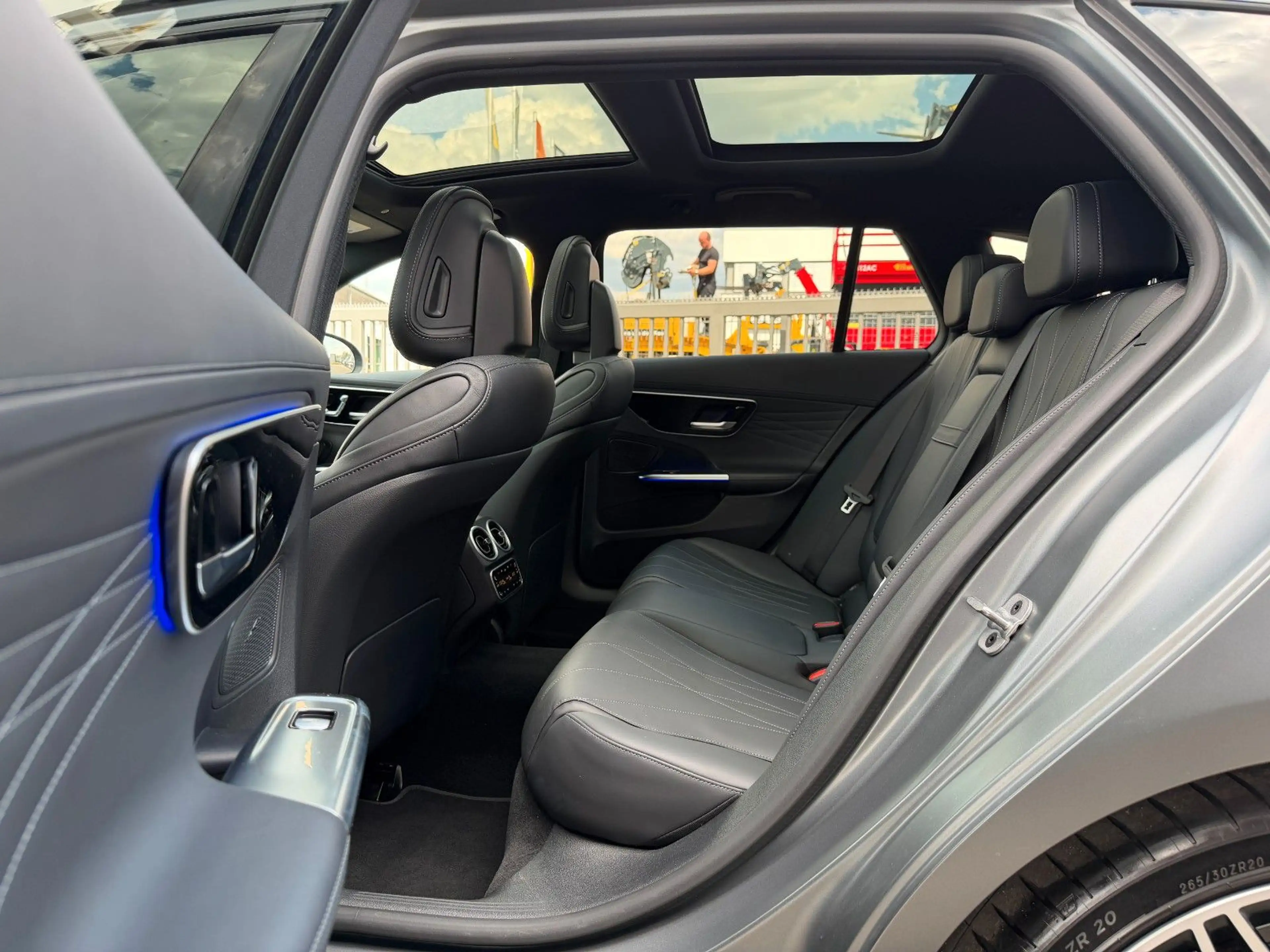 Mercedes-Benz C 43 AMG T HUD+Pano+360°+StdH+Digital+Distr+20" — photo 8