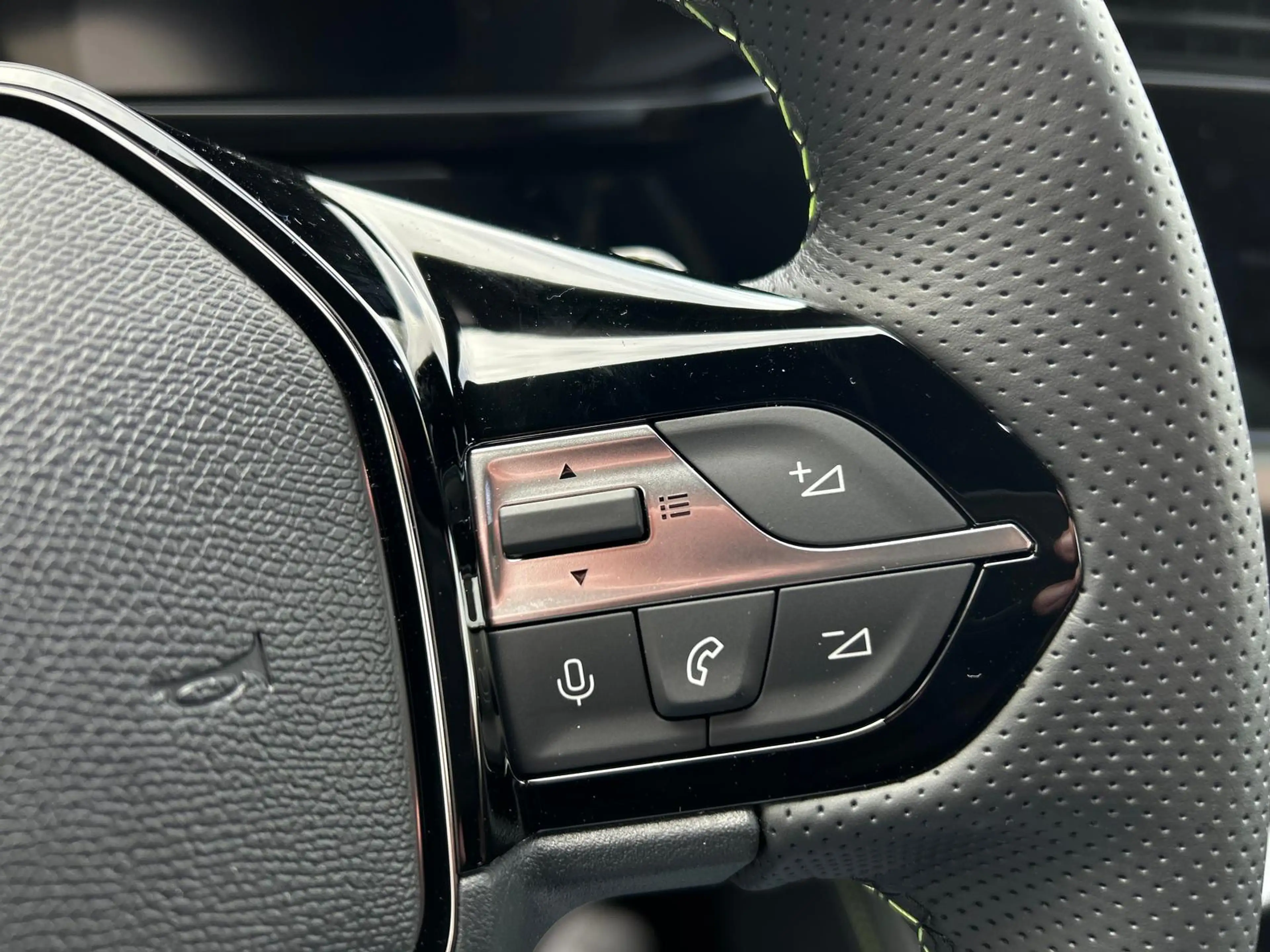 Peugeot 308 Hybrid 145 GT e-DCS6 *Pano*360*TOP ANGEBOT — photo 15