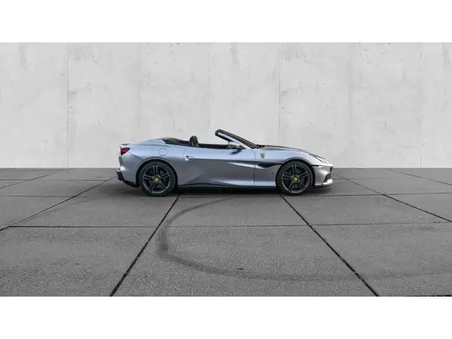 Ferrari Portofino view 7