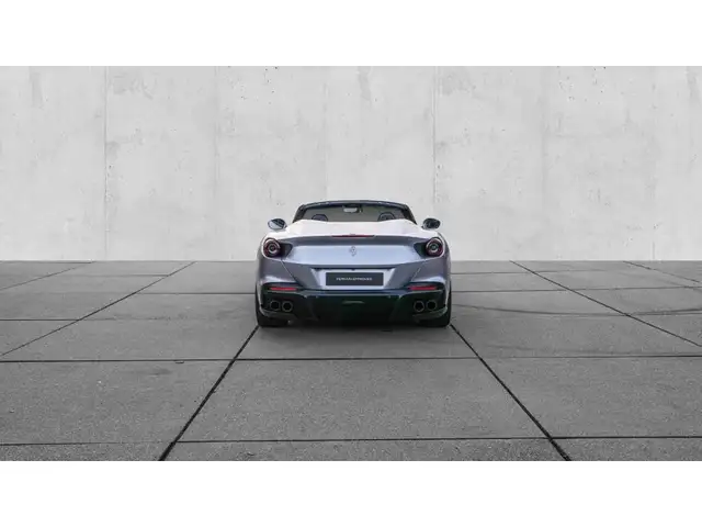 Ferrari Portofino view 5