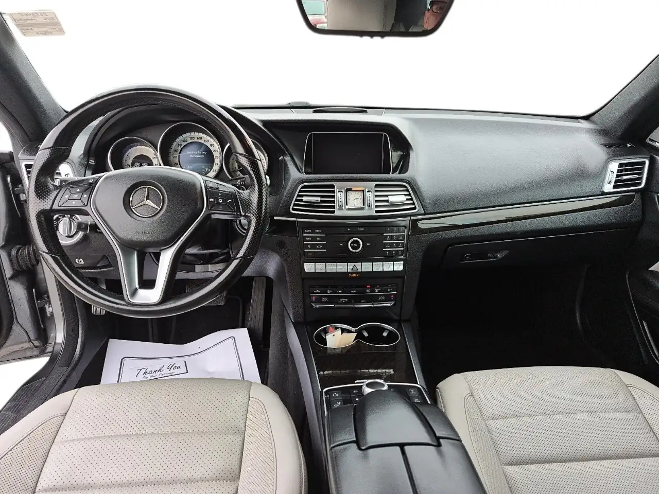 Mercedes-Benz E-Class снимка Mercedes-Benz E-Class