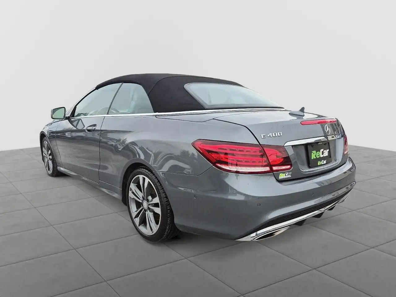 Mercedes-Benz E-Class снимка Mercedes-Benz E-Class