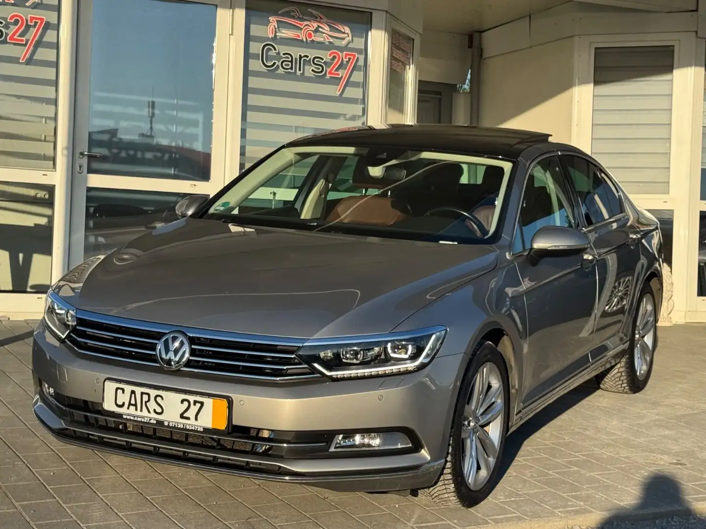 Volkswagen Passat Lim. Highline ACC/LANE Kamera Leder Mass. Plateado - 1