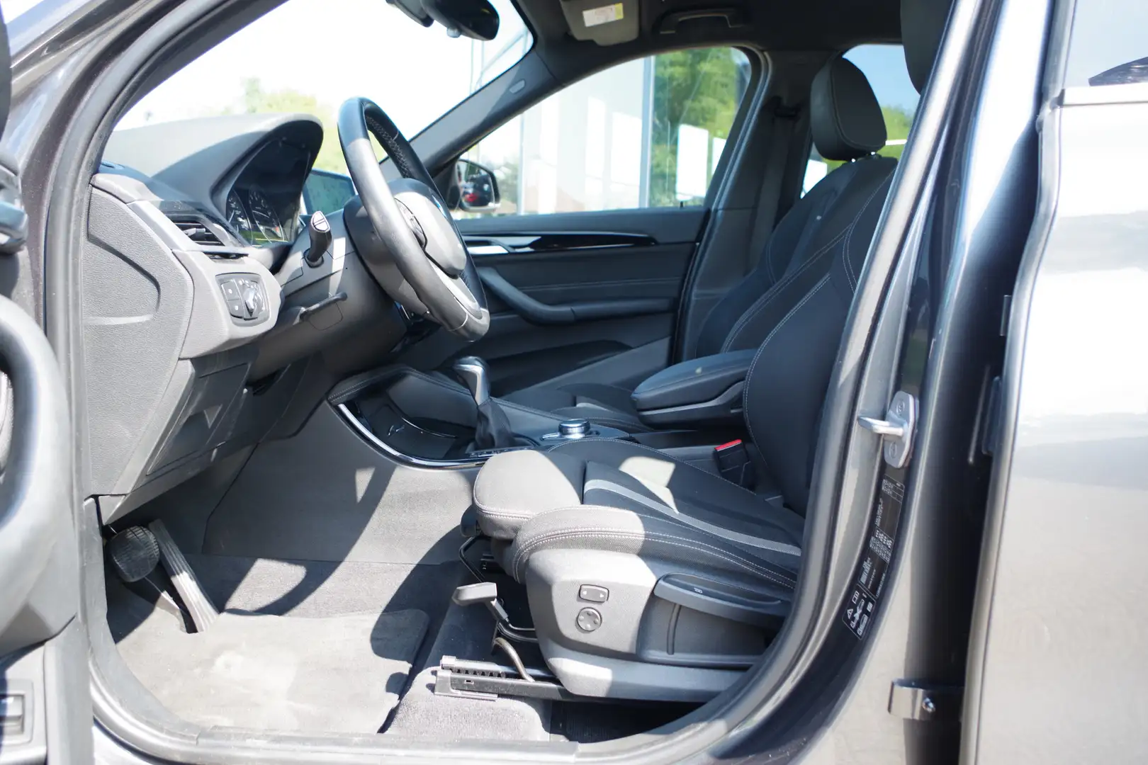 BMW X1 xDrive20i 192 PK Automaat High Executive, Head-Up, Grijs - 2