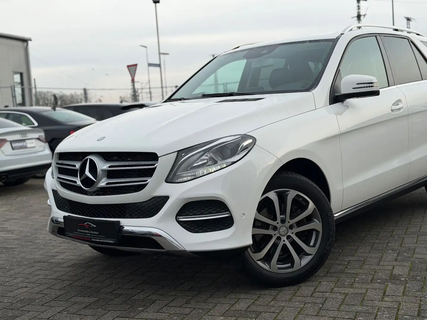 Mercedes-Benz GLE 250 d 4Matic *T-Leder*Navi*LED*AHK* Blanc - 2