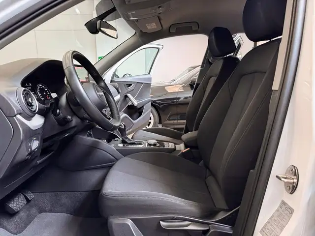 Audi Q2 view 9