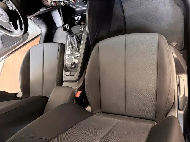 Audi Q2 view 13