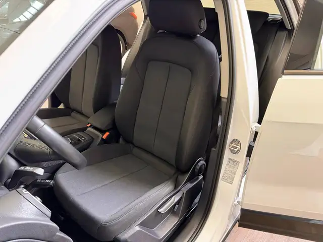 Audi Q2 view 8