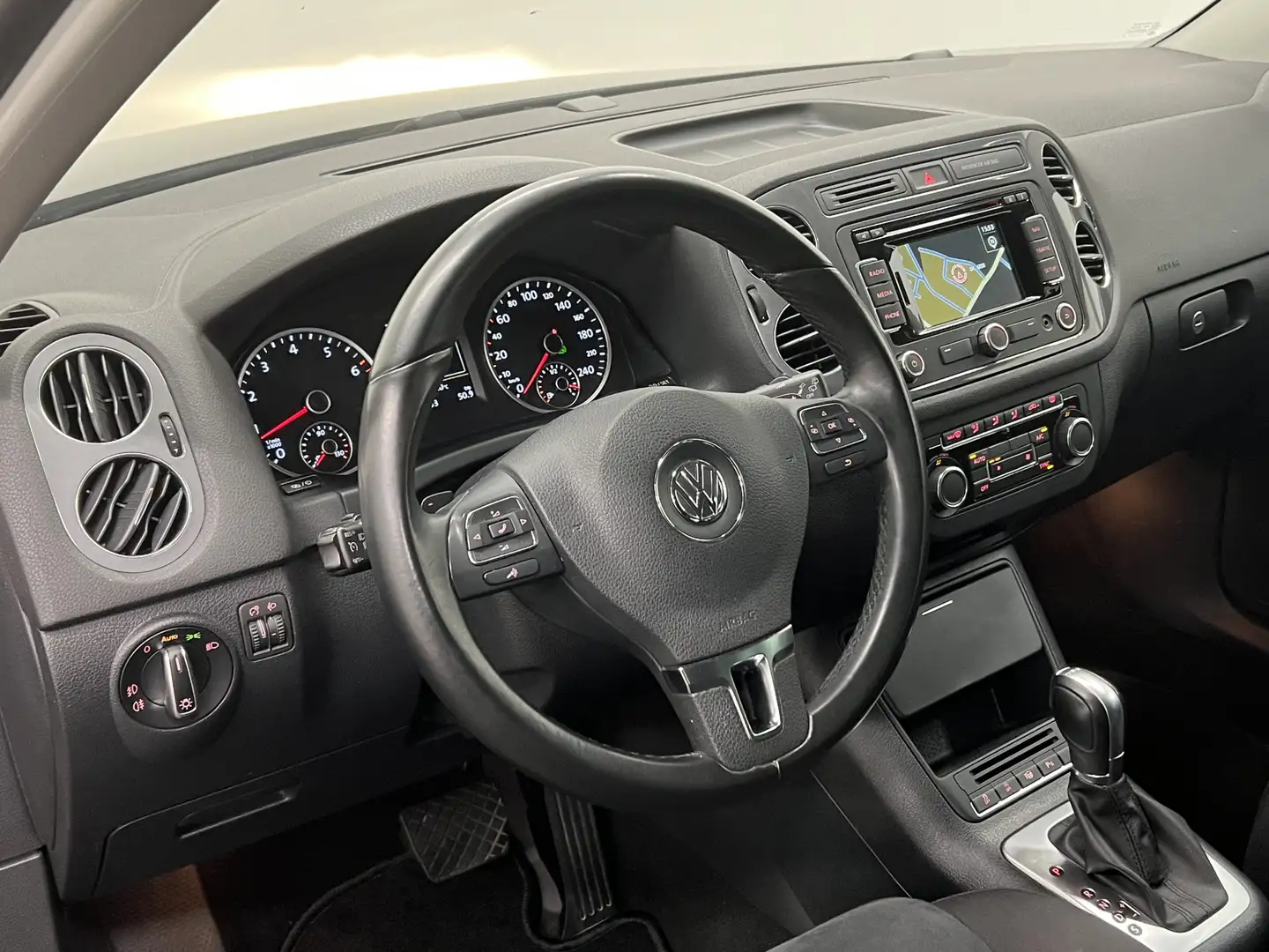 Volkswagen Tiguan 1.4 TSI Sport&Style | NAVIGATIE | TREKHAAK | CRUIS Zwart - 2