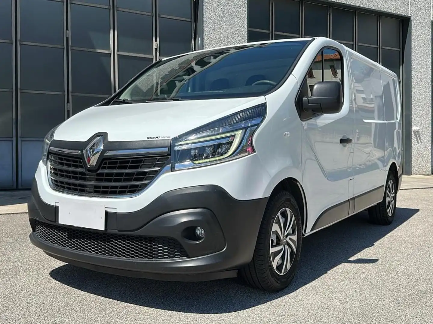 Renault Trafic Van L1H1 2.0 dci 145CV E6D-Temp Automatico Blanc - 1
