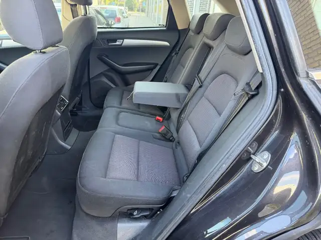 Audi Q5 view 12