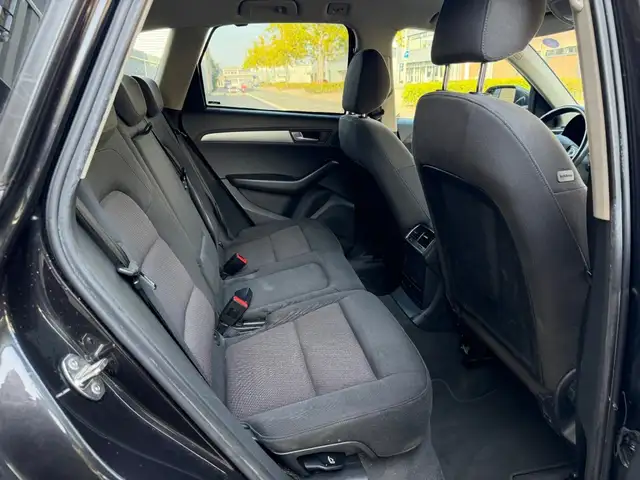 Audi Q5 view 11
