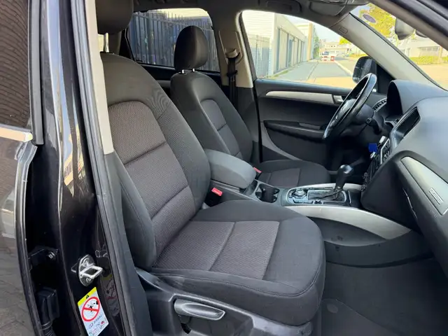 Audi Q5 view 9