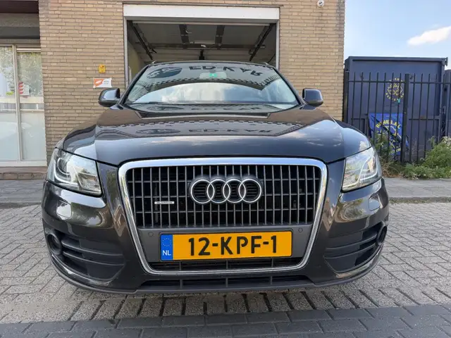 Audi Q5 view 4